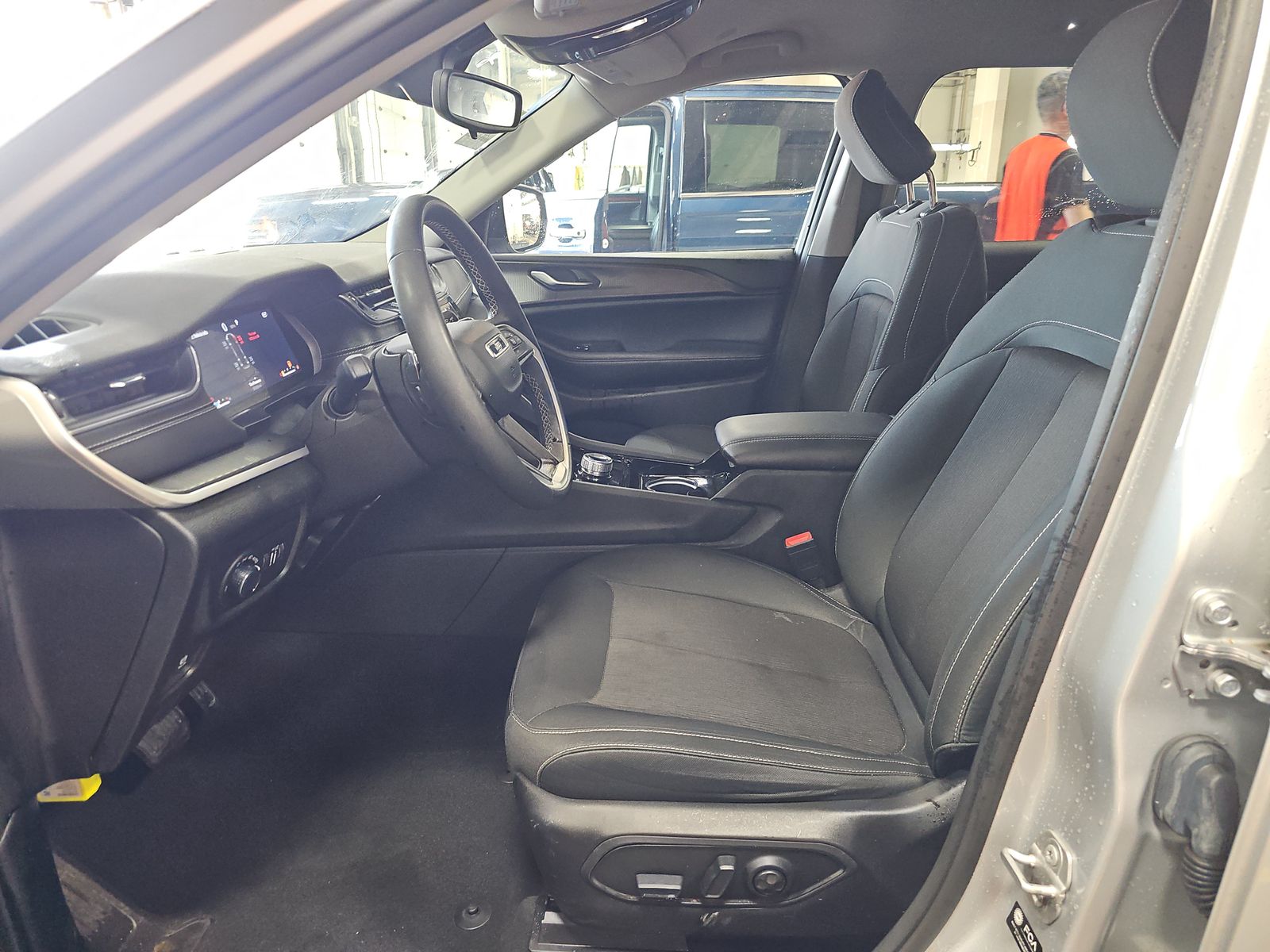 2023 Jeep Grand Cherokee L Laredo AWD
