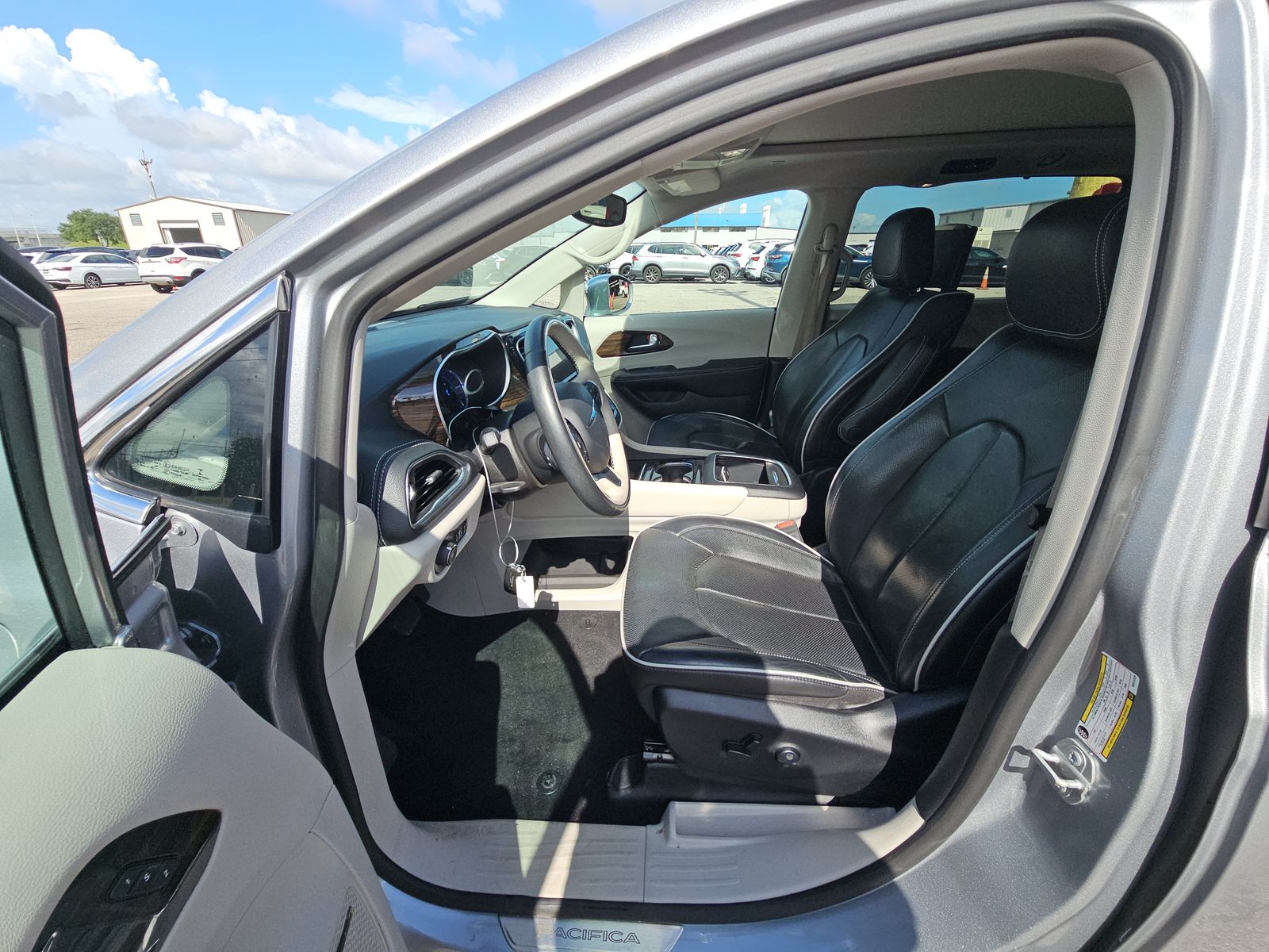 2021 Chrysler Pacifica Hybrid Limited FWD