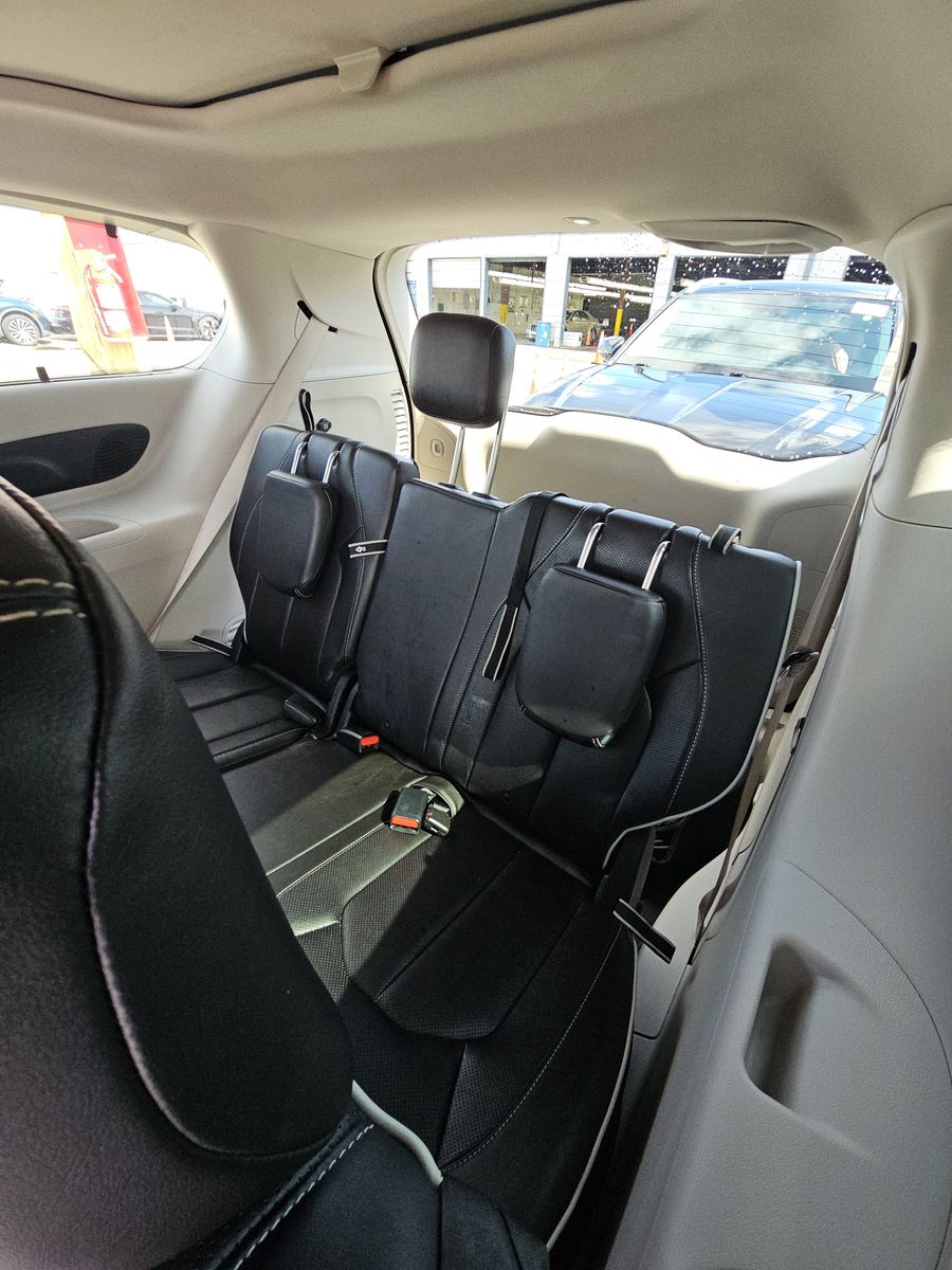 2021 Chrysler Pacifica Hybrid Limited FWD