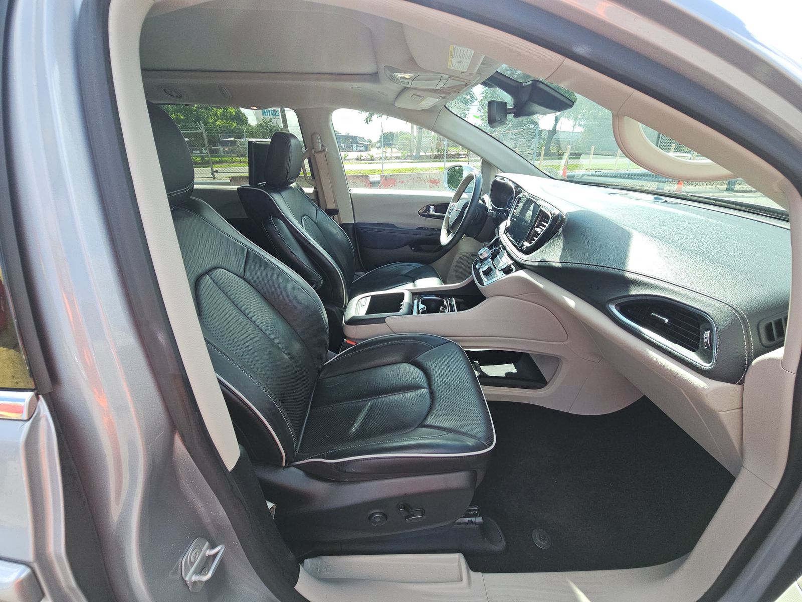 2021 Chrysler Pacifica Hybrid Limited FWD