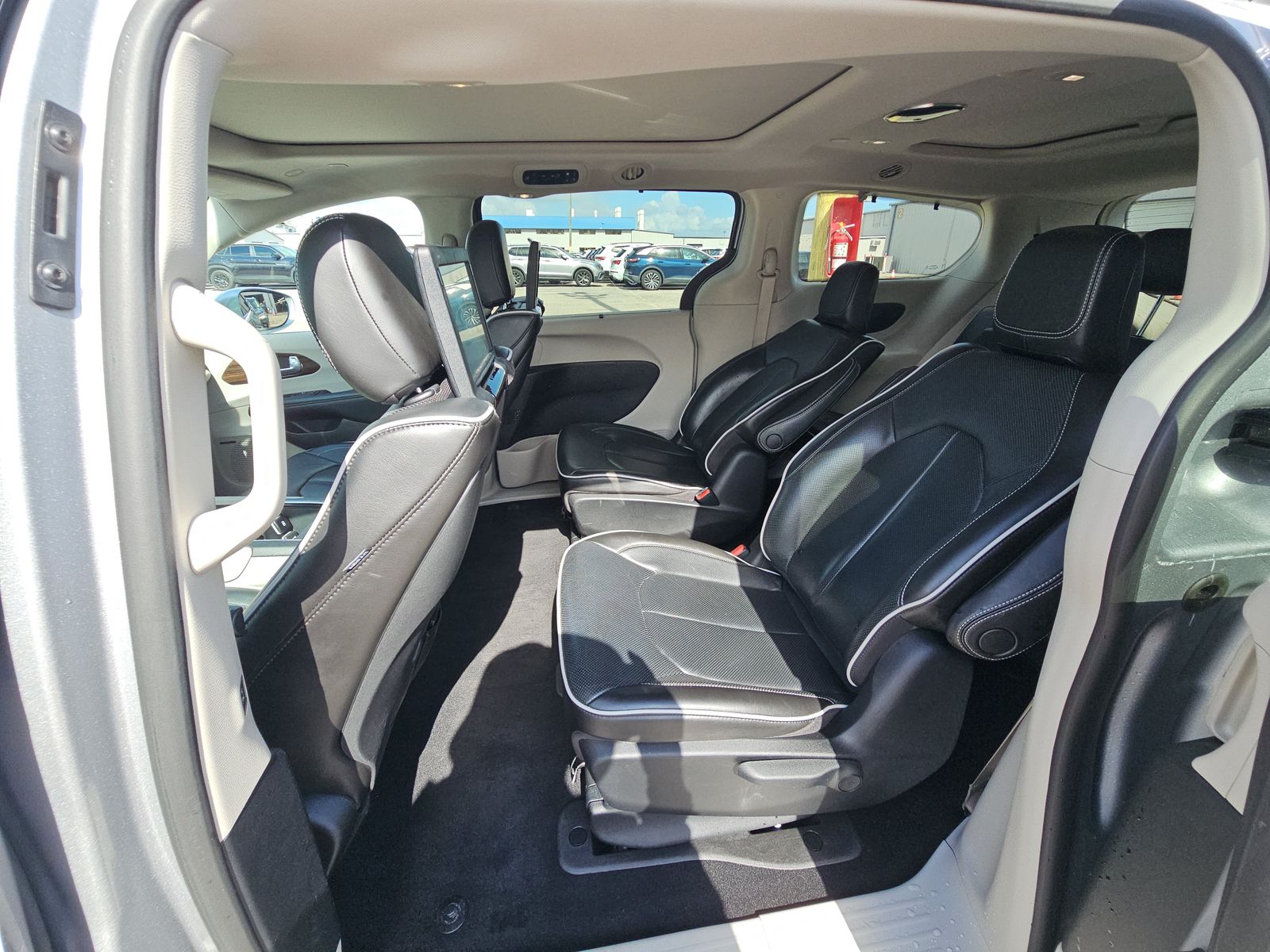 2021 Chrysler Pacifica Hybrid Limited FWD