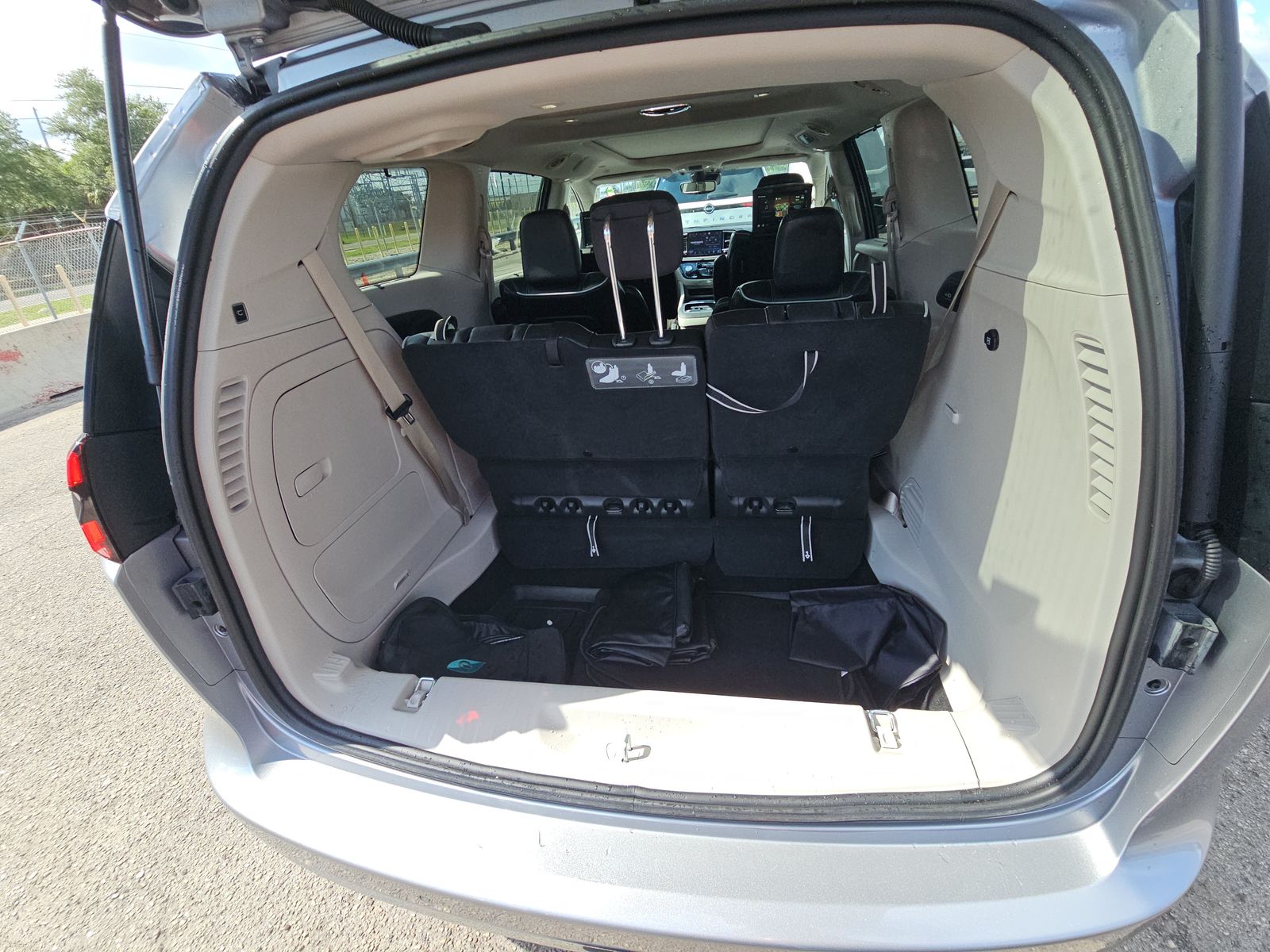 2021 Chrysler Pacifica Hybrid Limited FWD