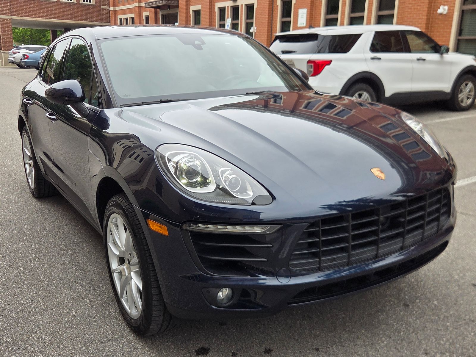 2017 Porsche Macan Base AWD