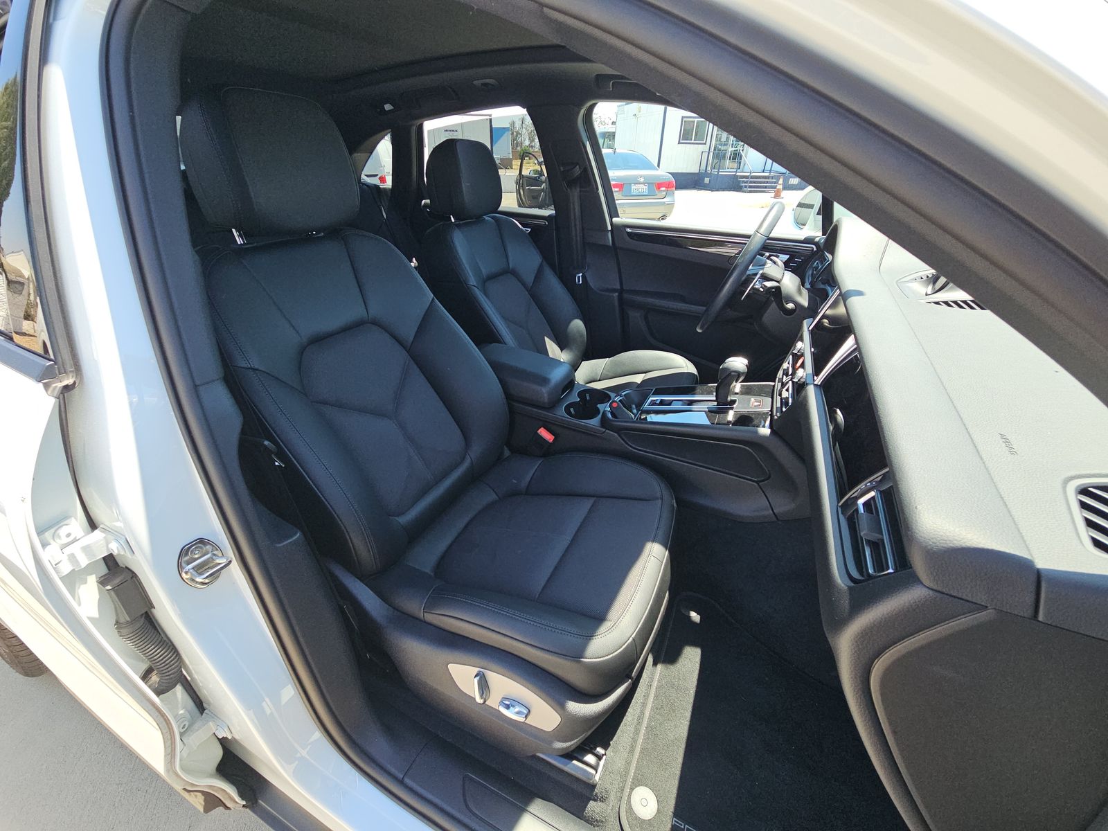 2024 Porsche Macan Base AWD
