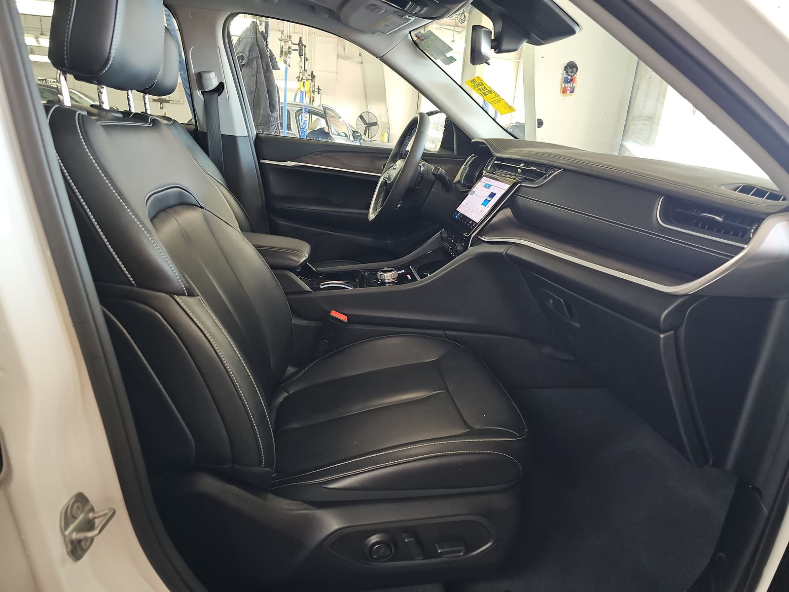2023 Jeep Grand Cherokee Limited AWD