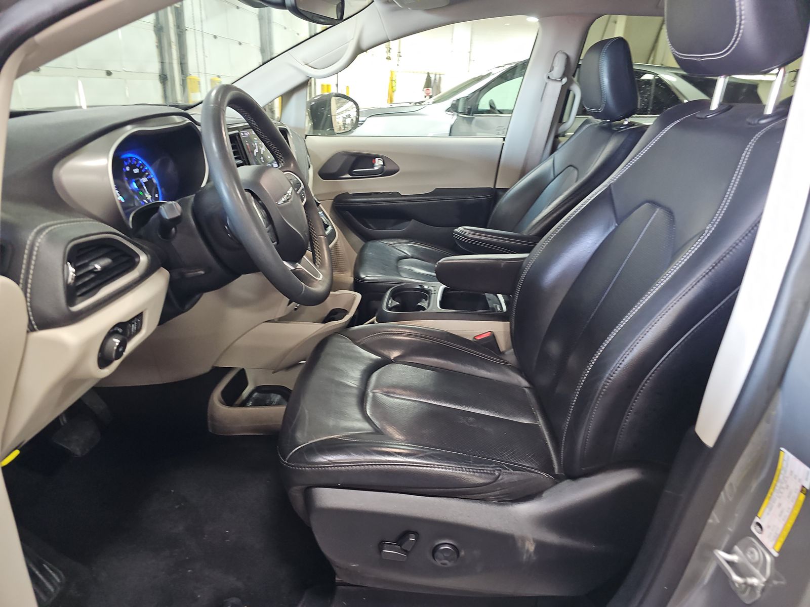 2022 Chrysler Pacifica Touring L FWD