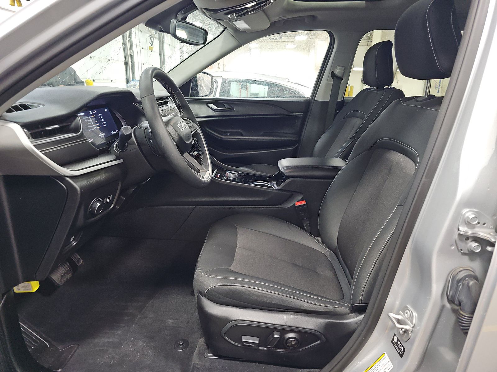2023 Jeep Grand Cherokee L Laredo AWD