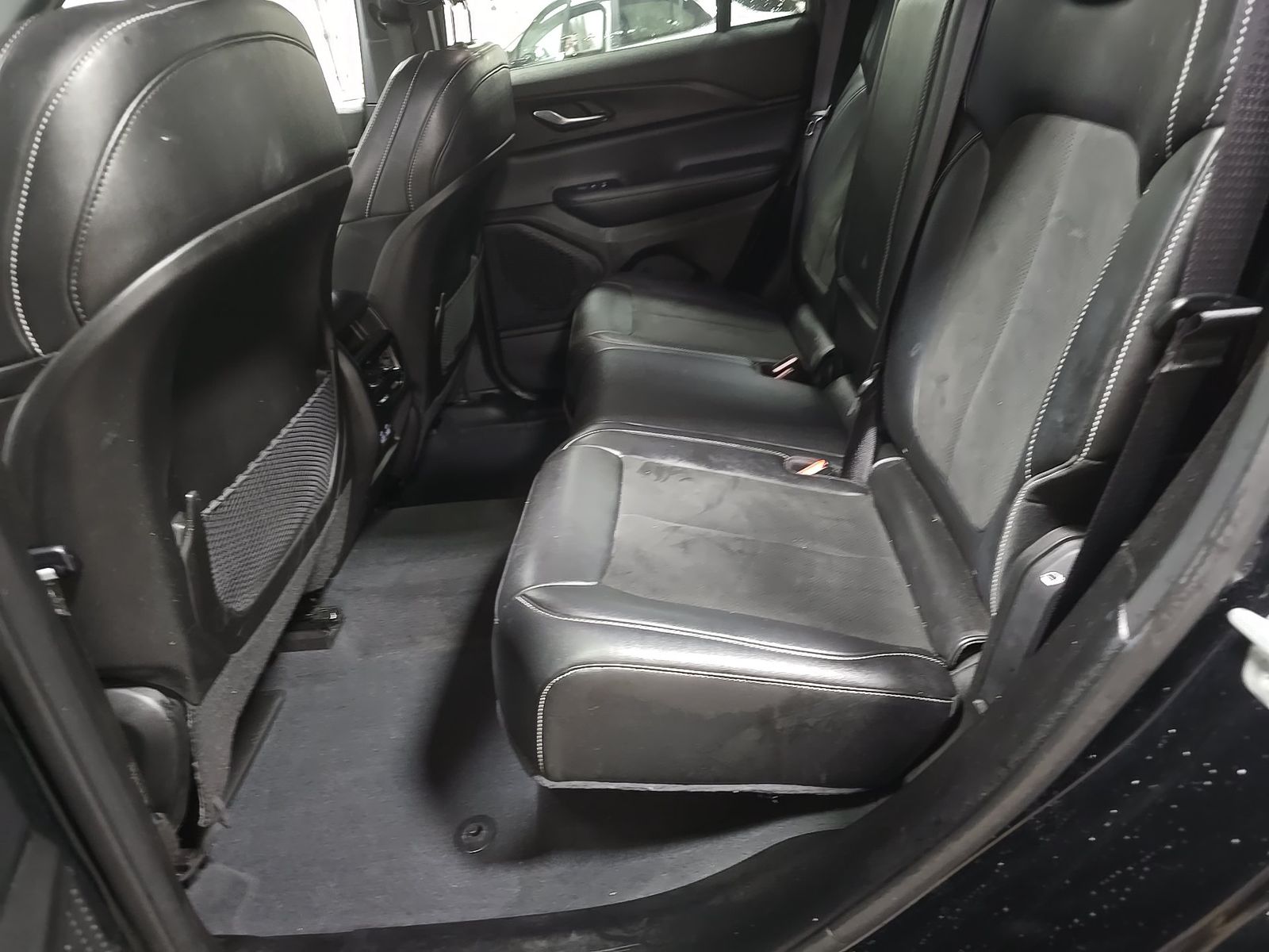 2023 Jeep Grand Cherokee Altitude AWD