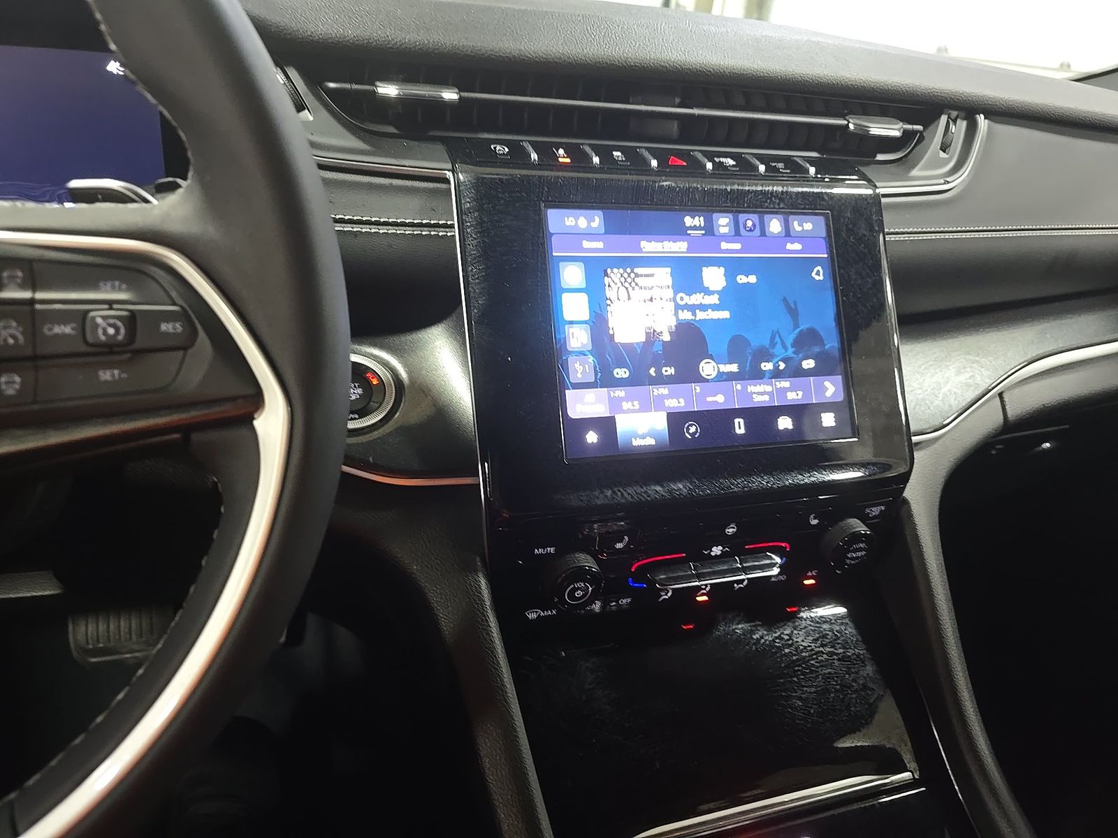 2023 Jeep Grand Cherokee Altitude AWD