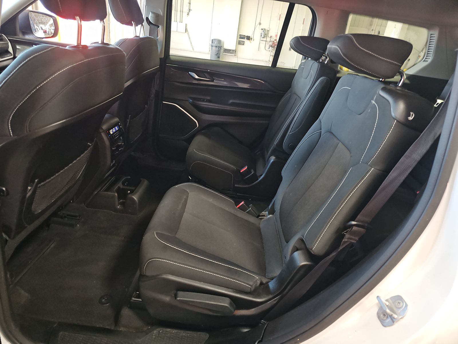 2022 Jeep Grand Cherokee L Laredo AWD