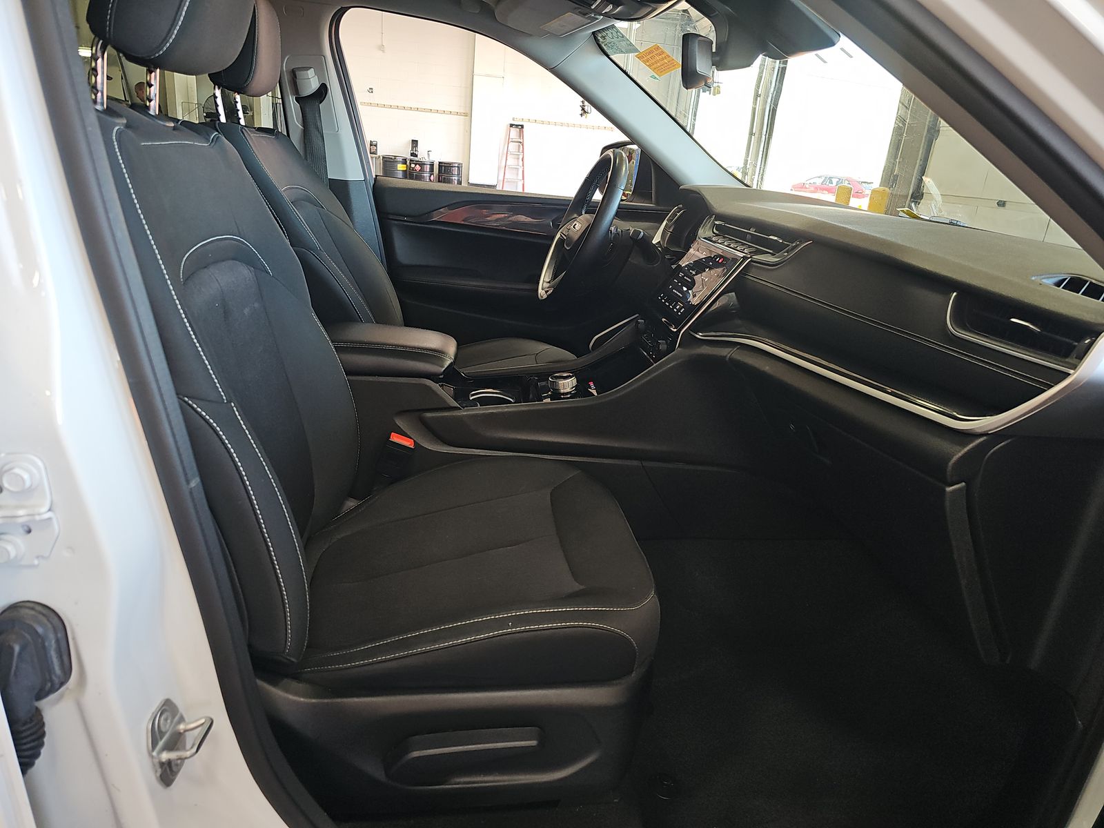 2022 Jeep Grand Cherokee L Laredo AWD