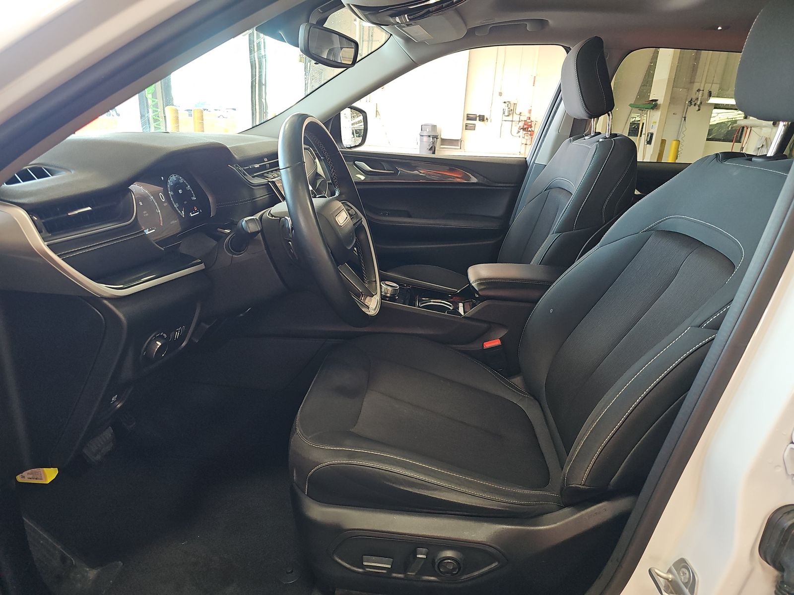 2022 Jeep Grand Cherokee L Laredo AWD