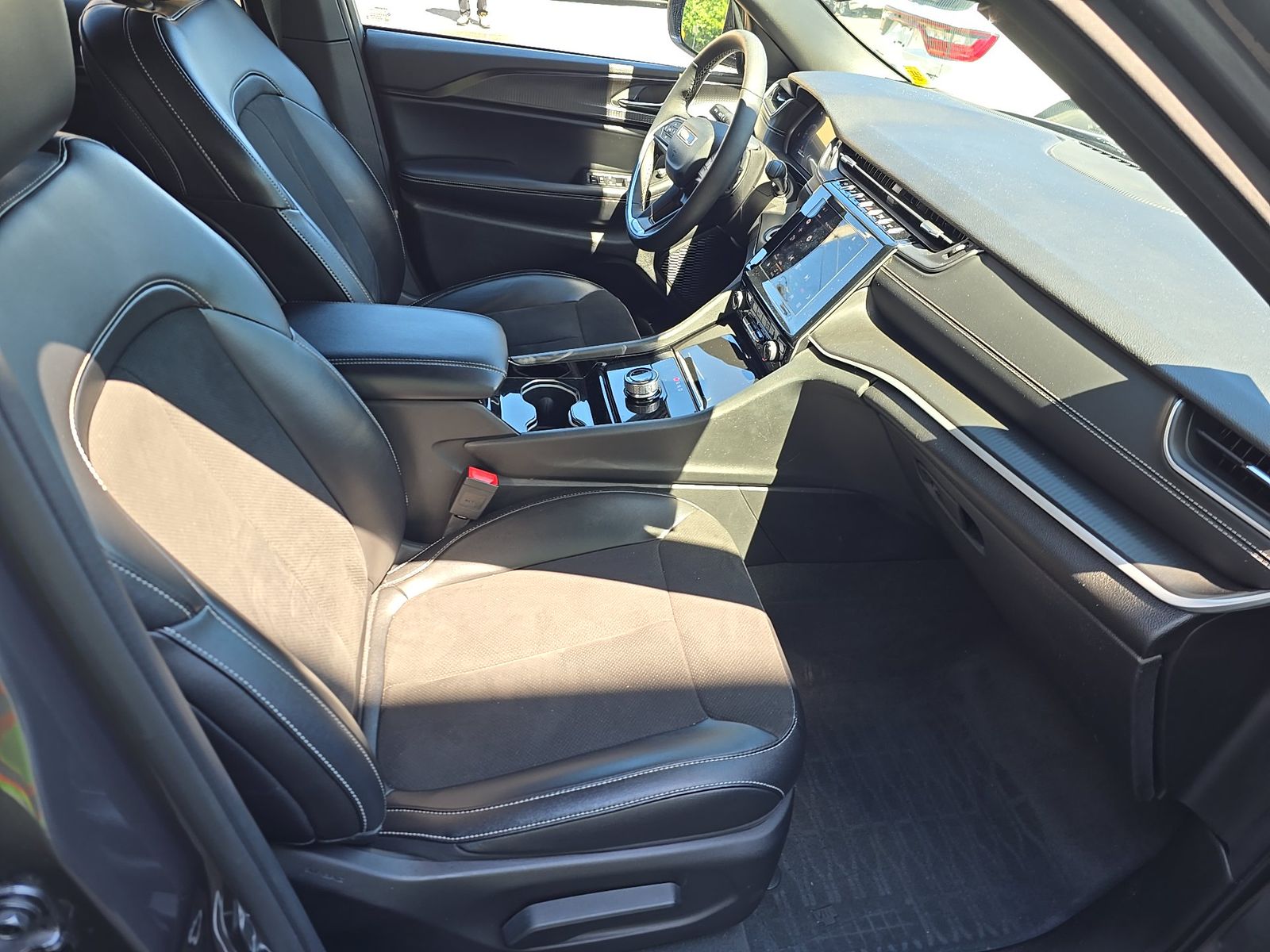 2023 Jeep Grand Cherokee L Altitude AWD