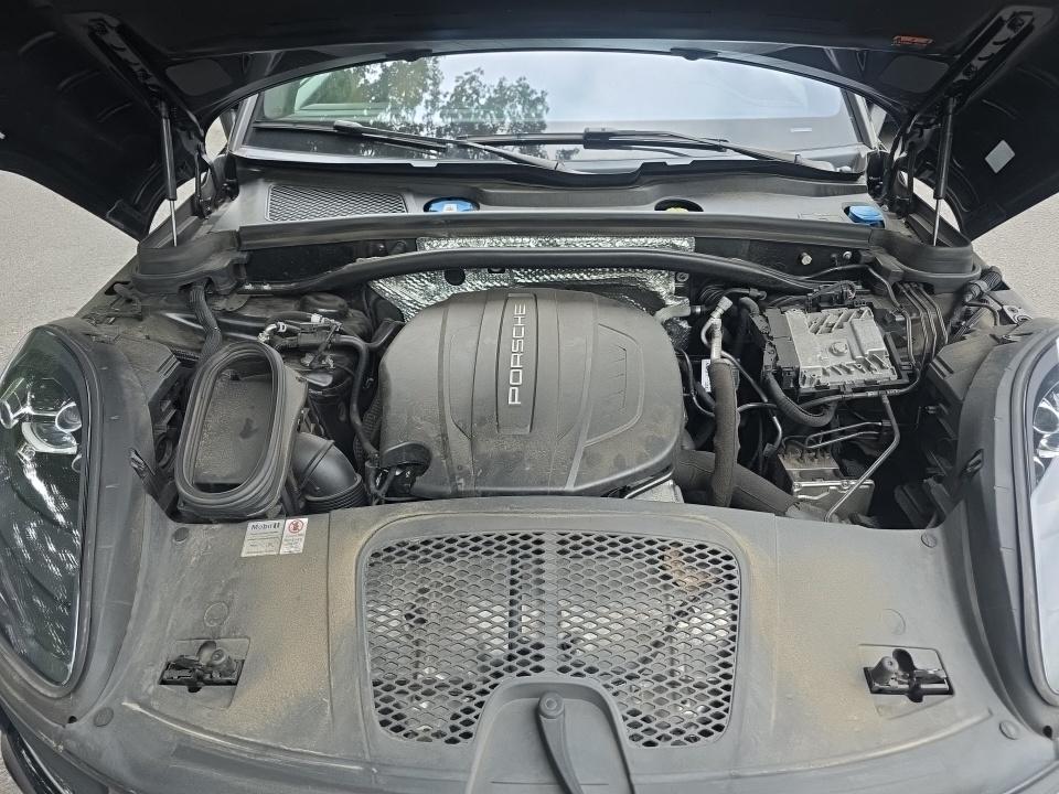 2020 Porsche Macan Base AWD