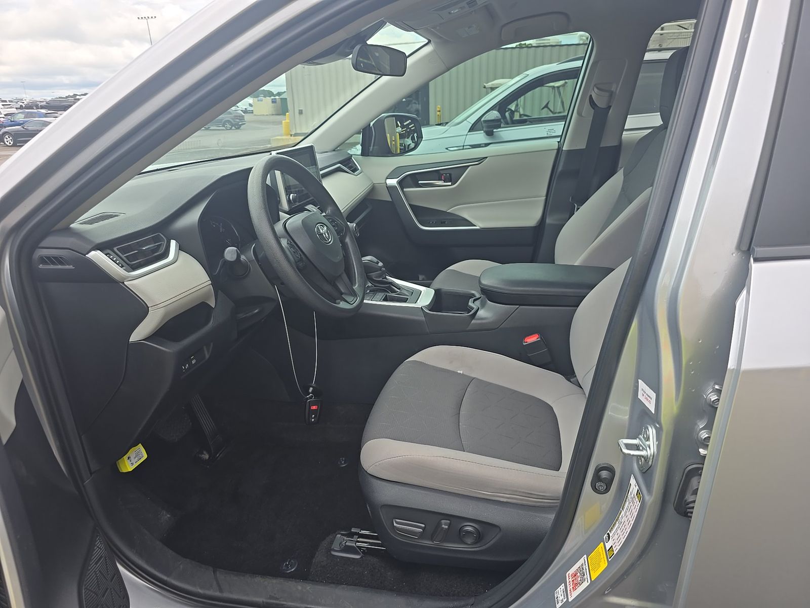2024 Toyota RAV4 XLE FWD