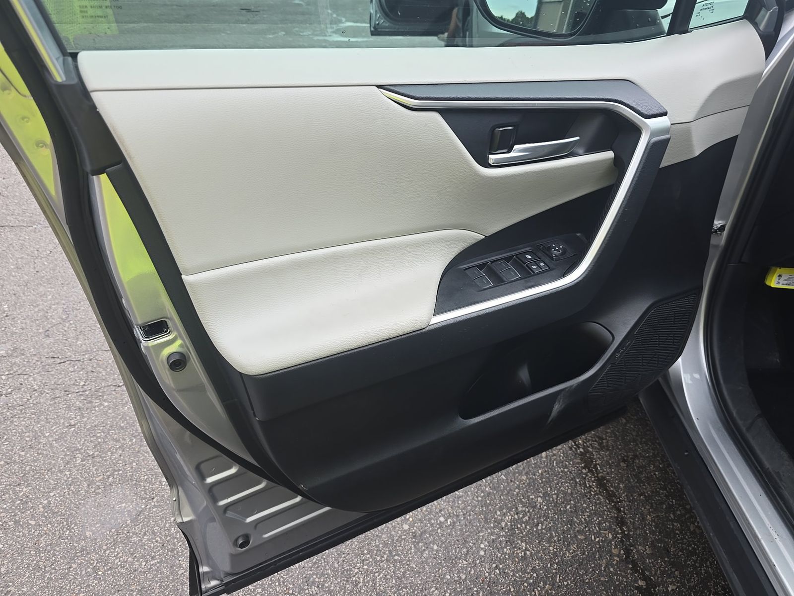 2024 Toyota RAV4 XLE FWD