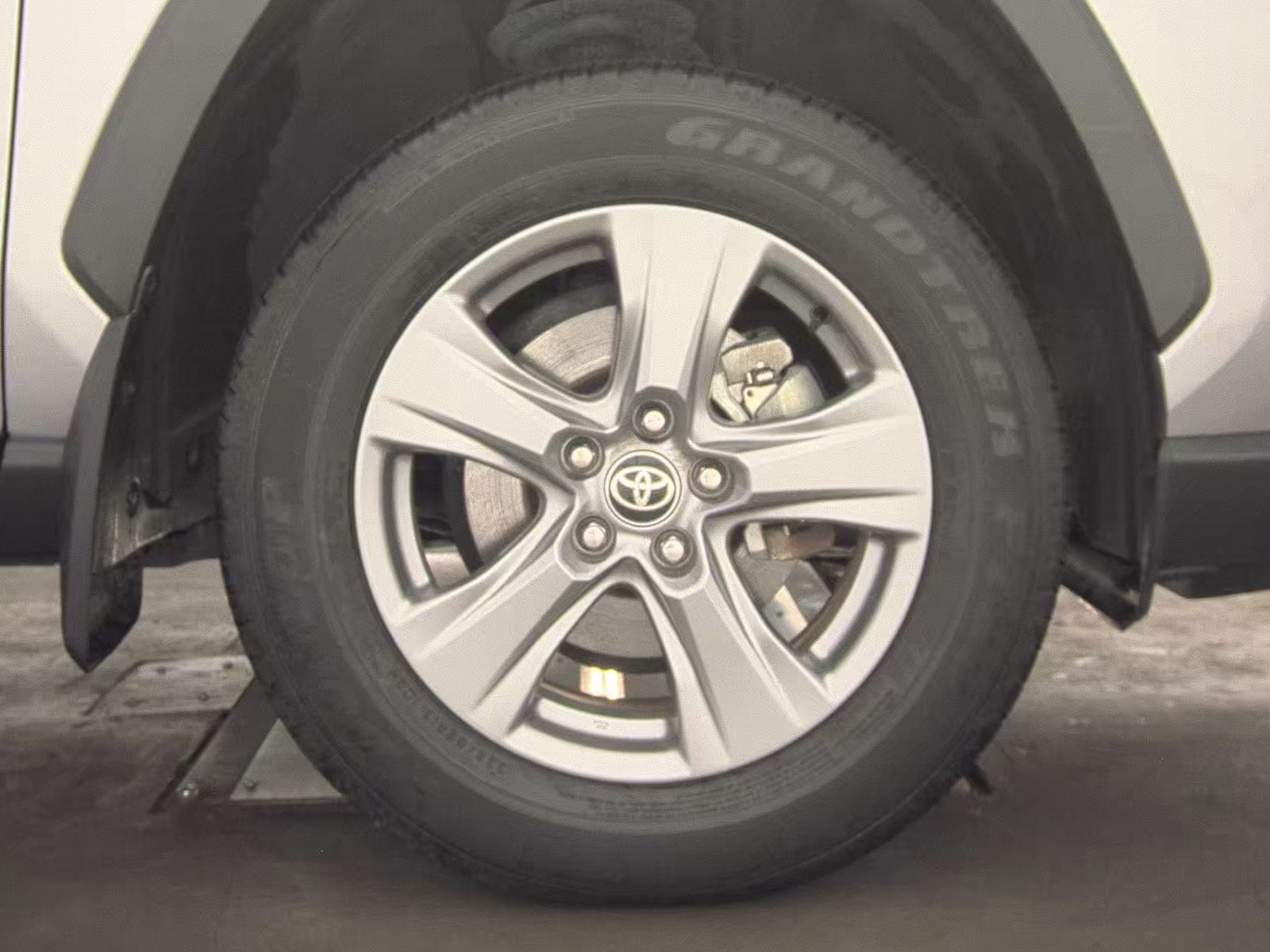 2024 Toyota RAV4 XLE FWD