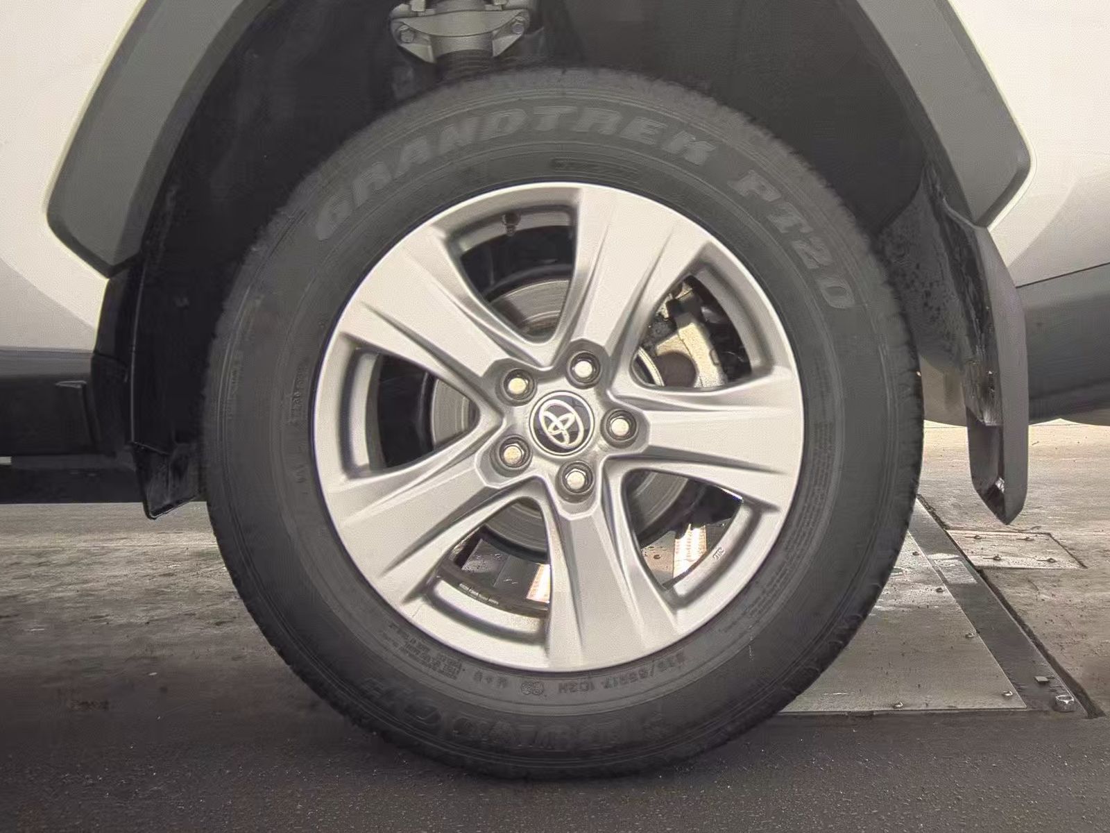 2024 Toyota RAV4 XLE FWD