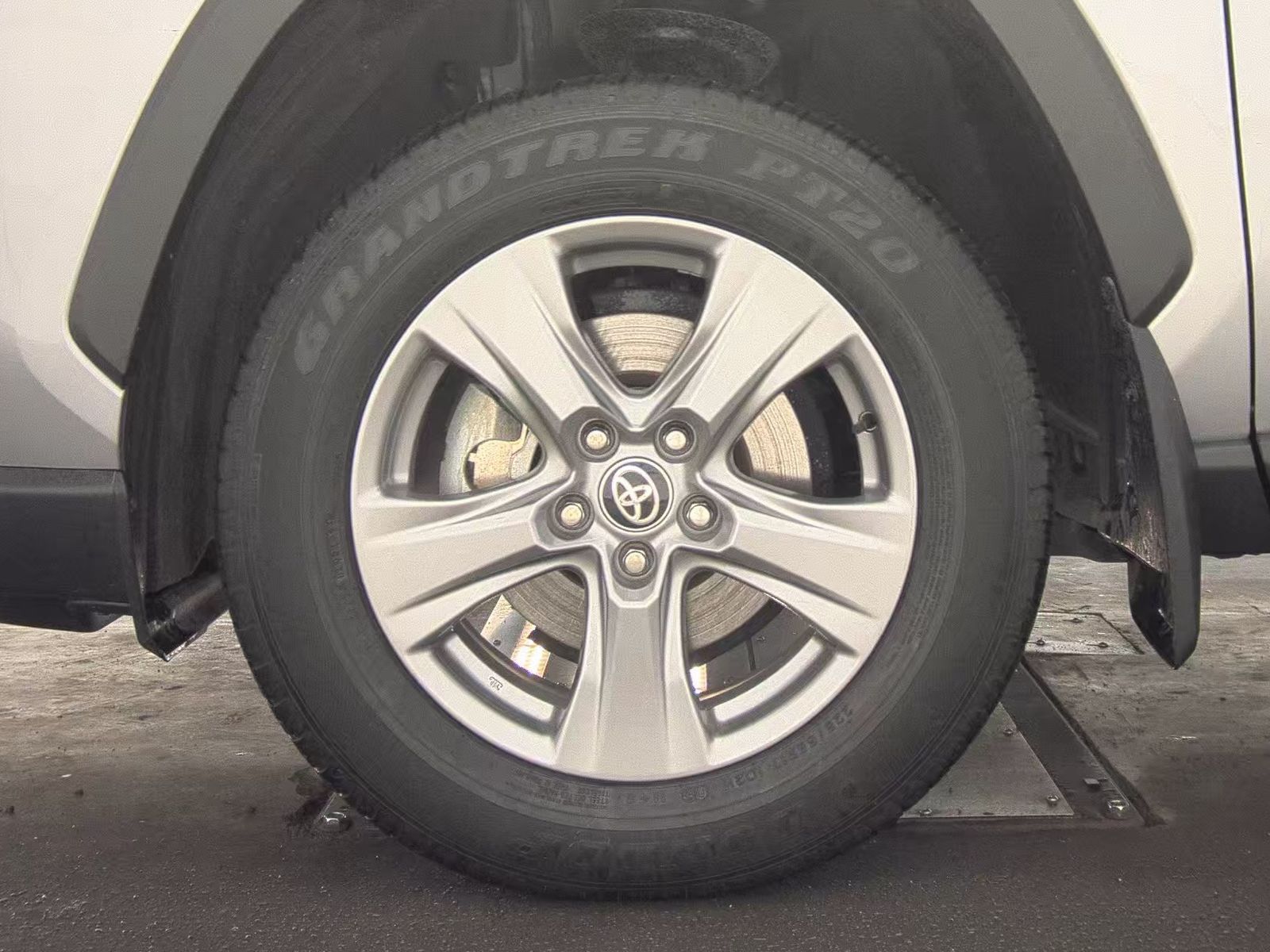2024 Toyota RAV4 XLE FWD