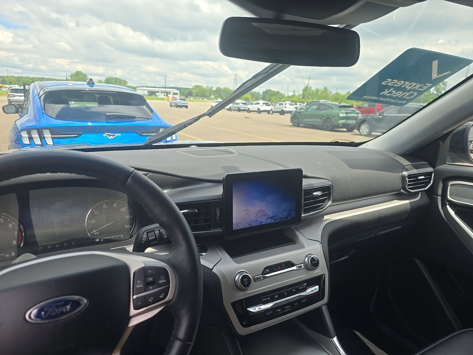2024 Ford Explorer XLT AWD