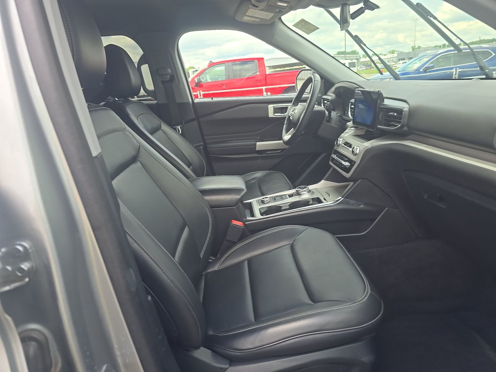 2024 Ford Explorer XLT AWD