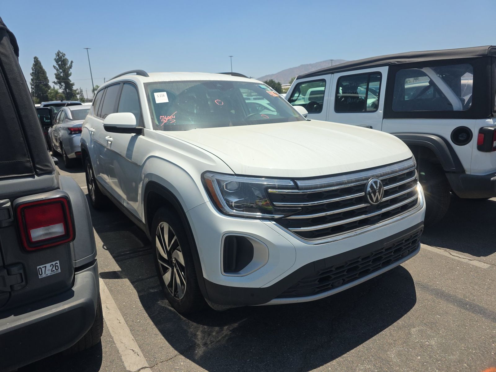2025 Volkswagen Atlas 2.0T SE FWD