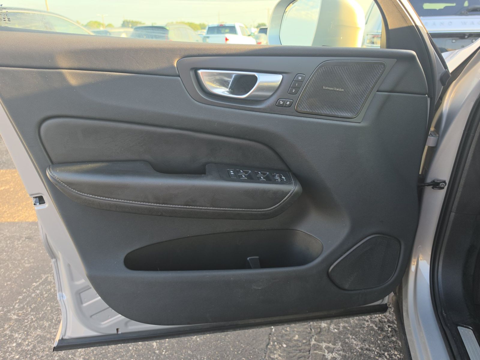 2023 Volvo XC60 B5 Ultimate FWD