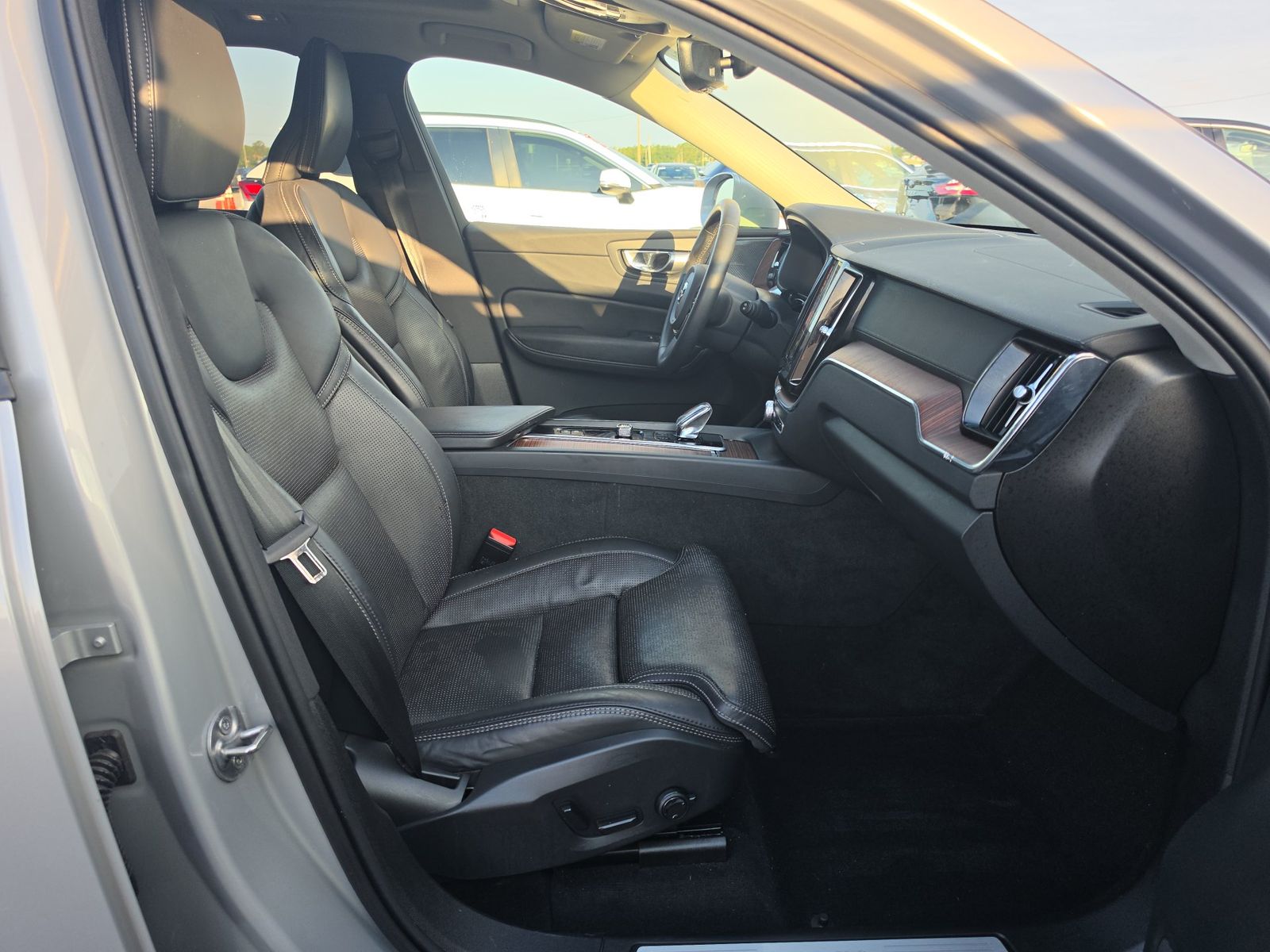 2023 Volvo XC60 B5 Ultimate FWD