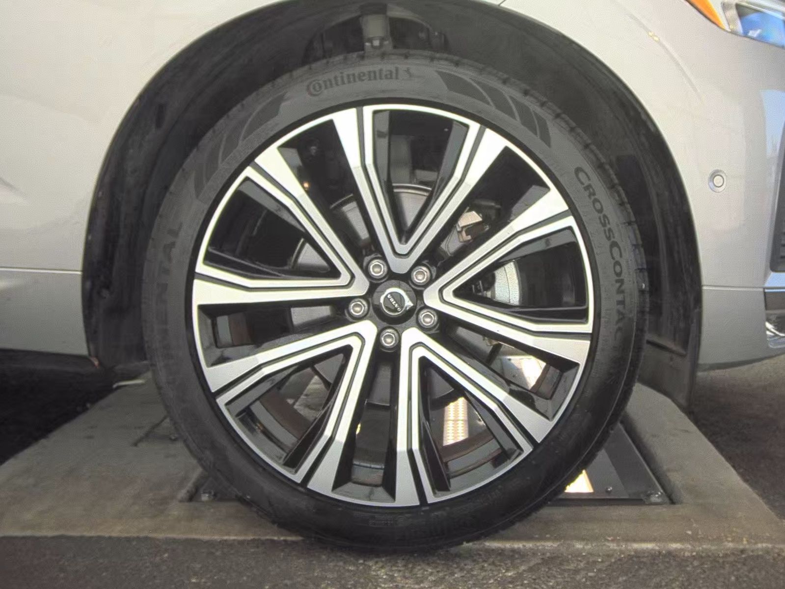 2023 Volvo XC60 B5 Ultimate FWD