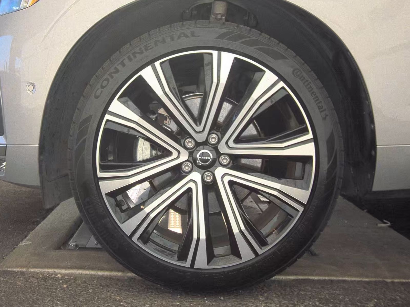 2023 Volvo XC60 B5 Ultimate FWD