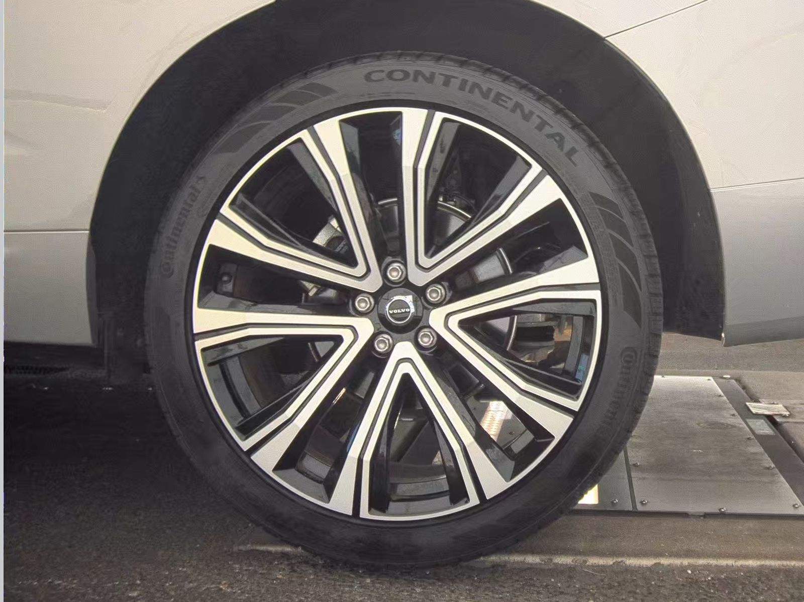 2023 Volvo XC60 B5 Ultimate FWD