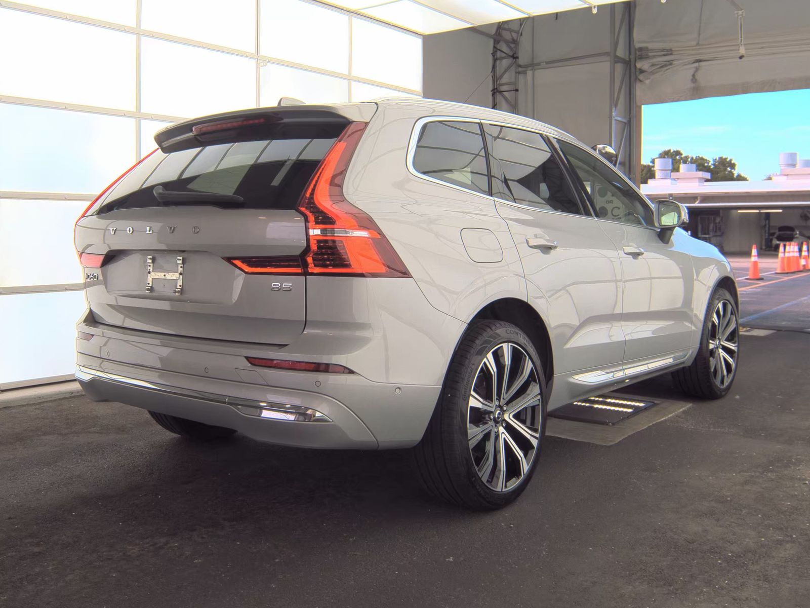 2023 Volvo XC60 B5 Ultimate FWD