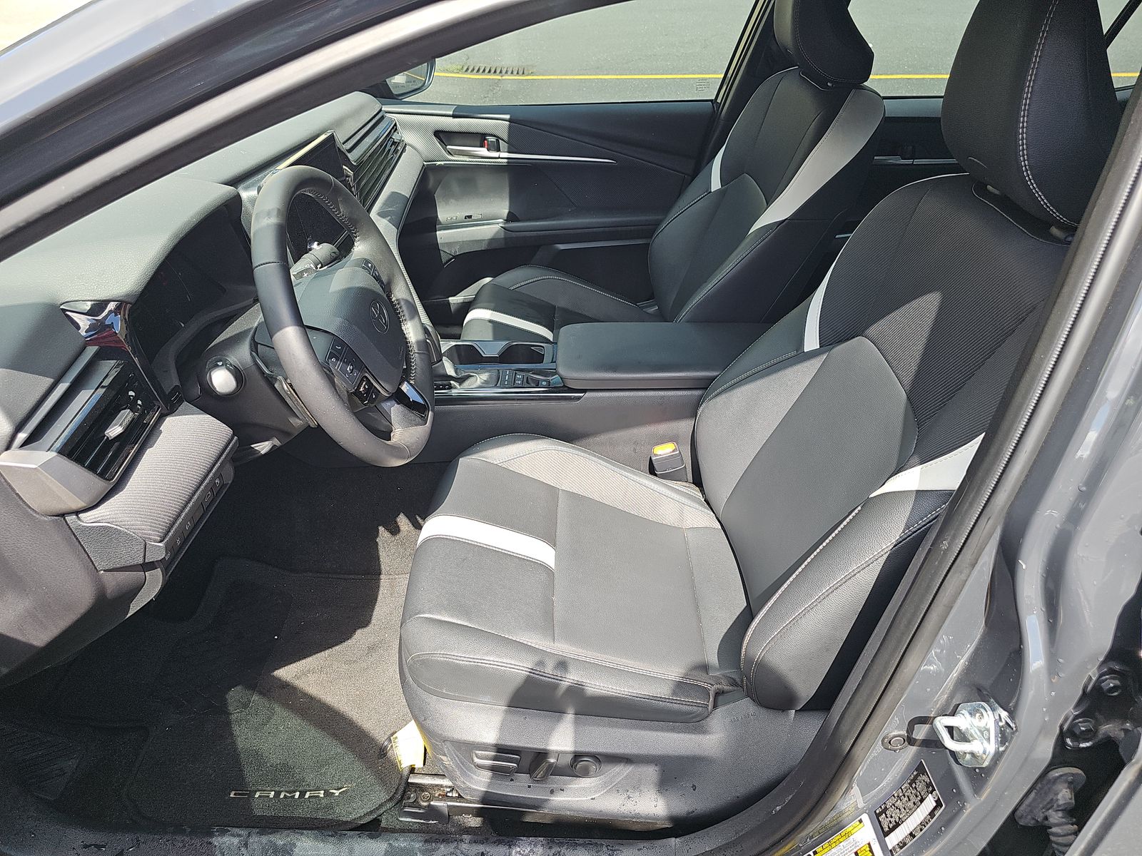 2025 Toyota Camry SE FWD
