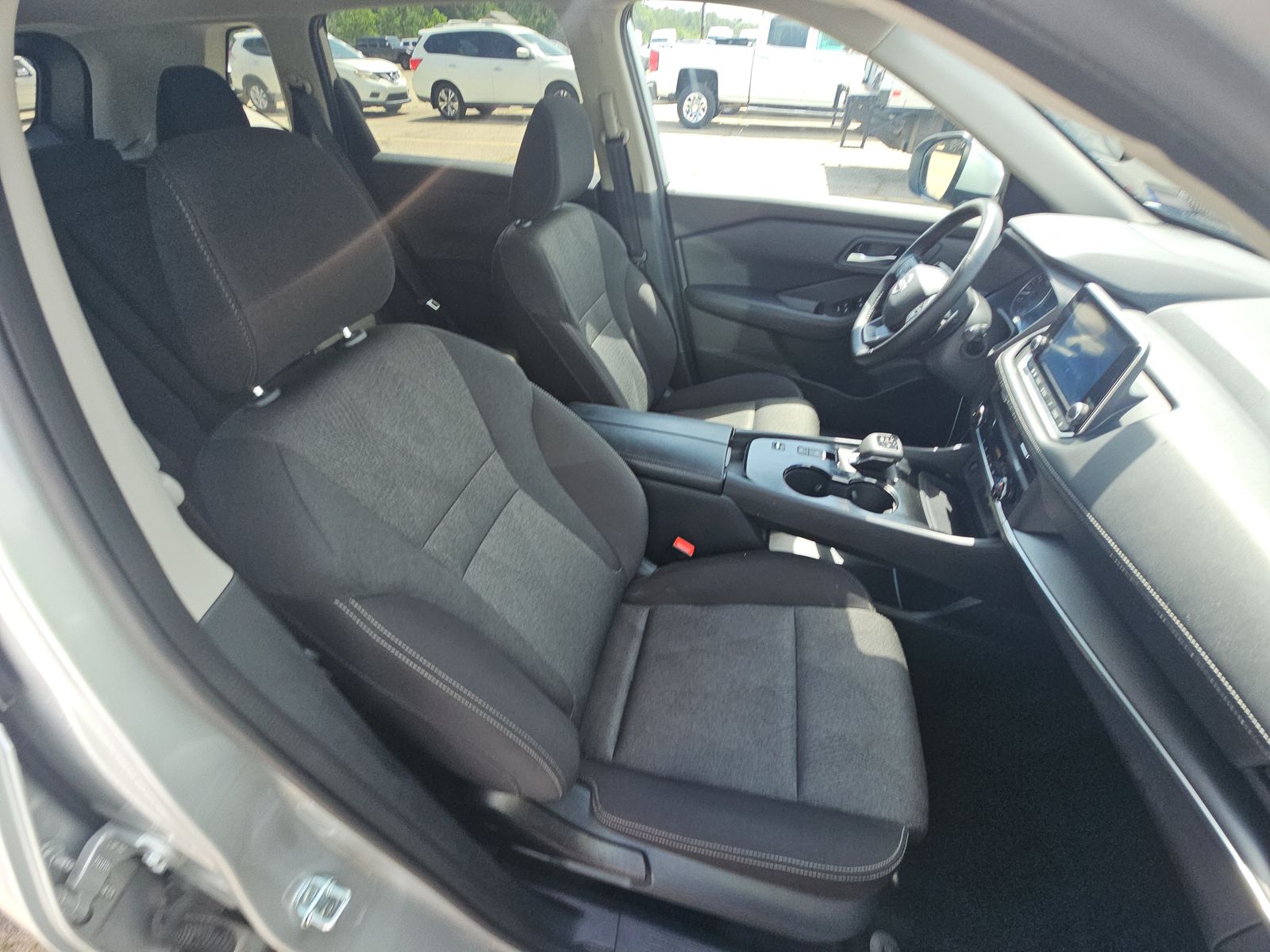 2025 Nissan Rogue SV FWD