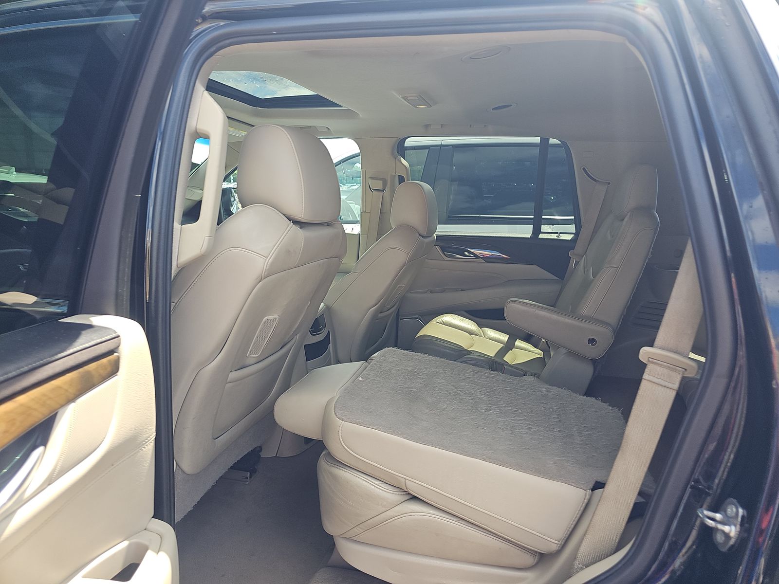 2018 Cadillac Escalade Luxury RWD