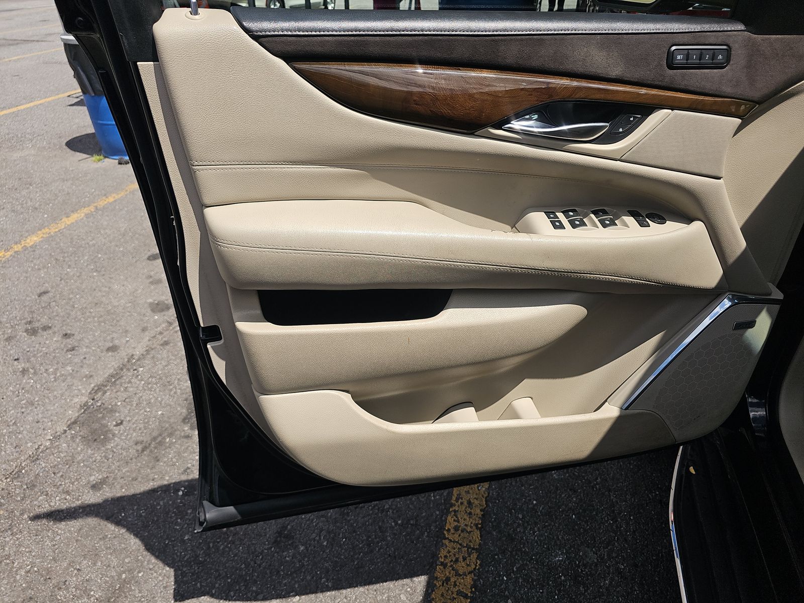 2018 Cadillac Escalade Luxury RWD