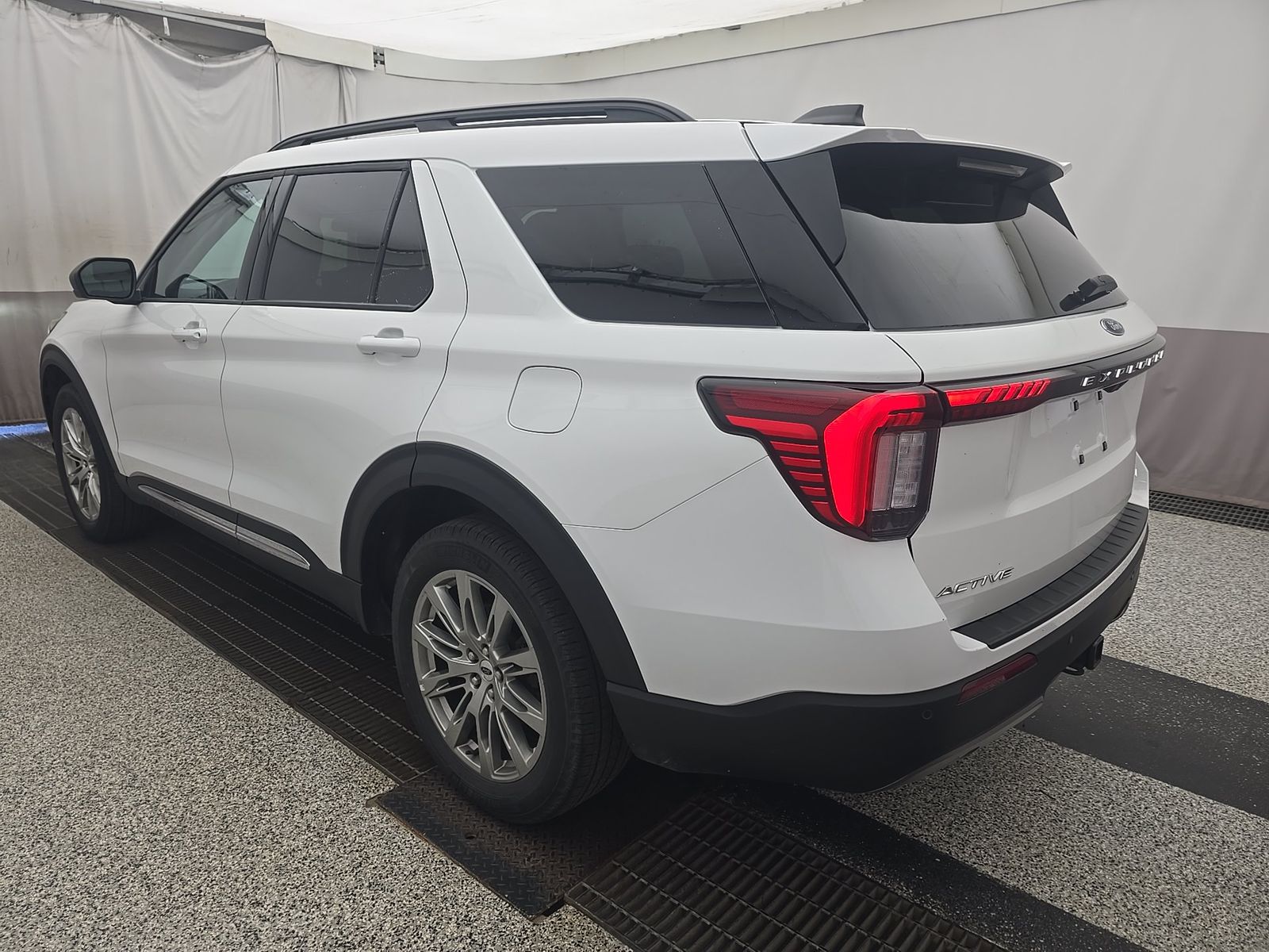 2025 Ford Explorer Active AWD