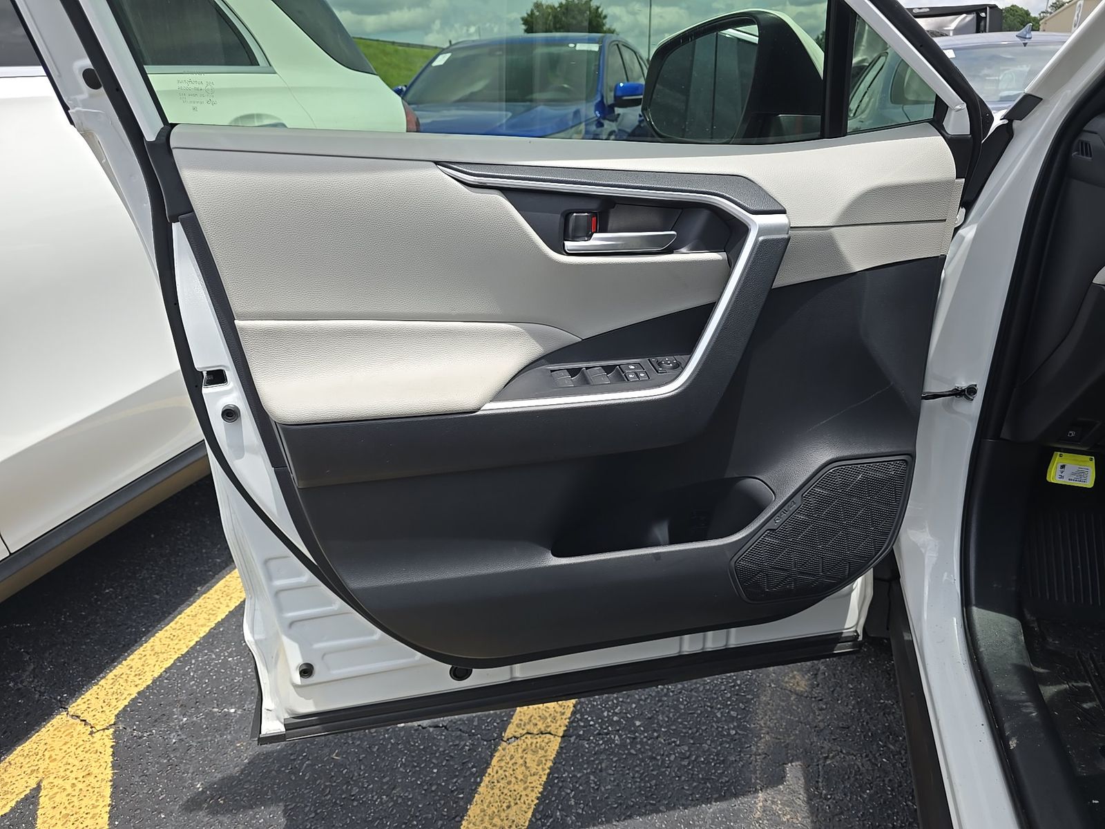 2025 Toyota RAV4 Hybrid XLE AWD