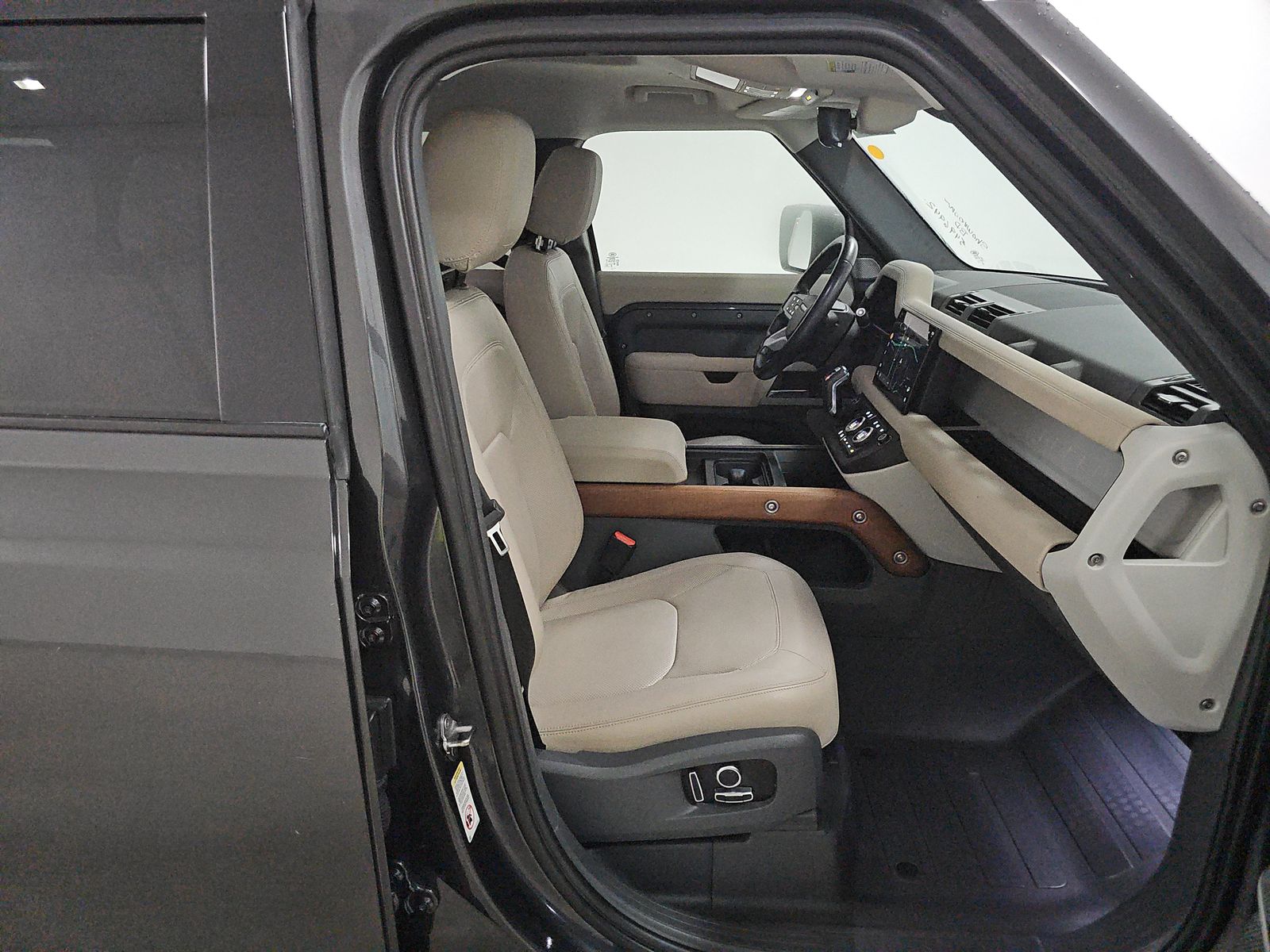 2023 Land Rover Defender 130 SE FWD
