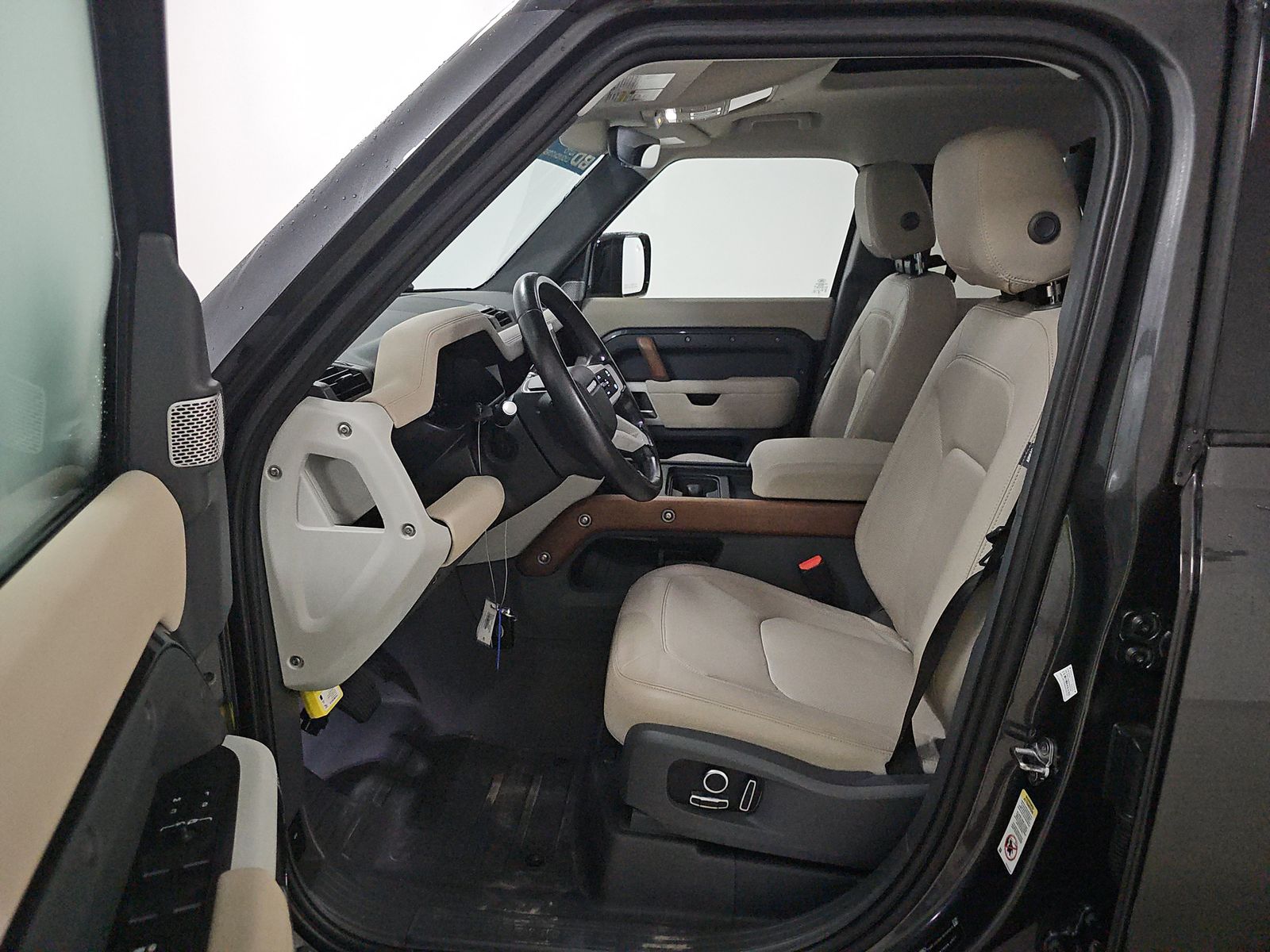 2023 Land Rover Defender 130 SE FWD
