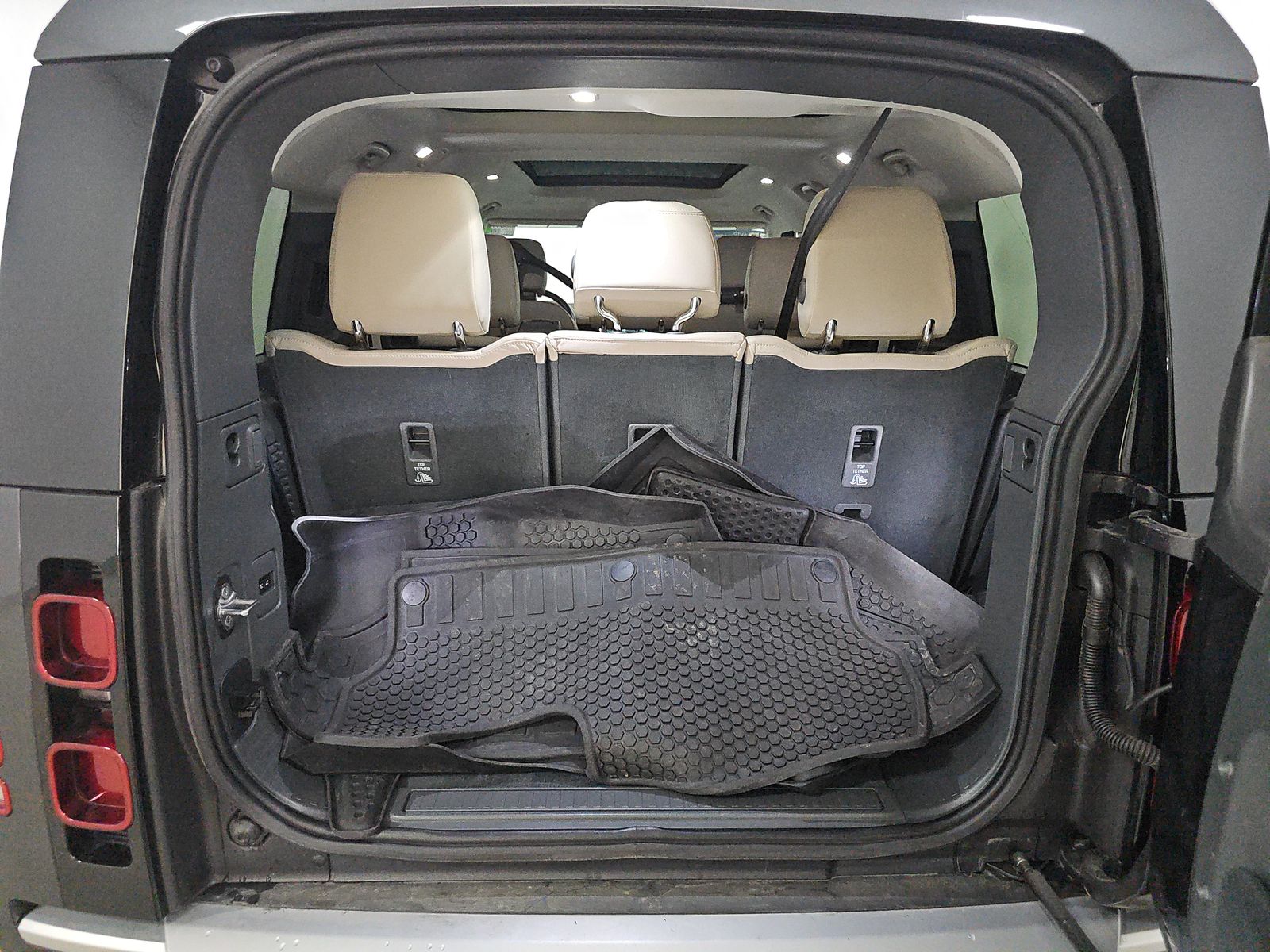 2023 Land Rover Defender 130 SE FWD
