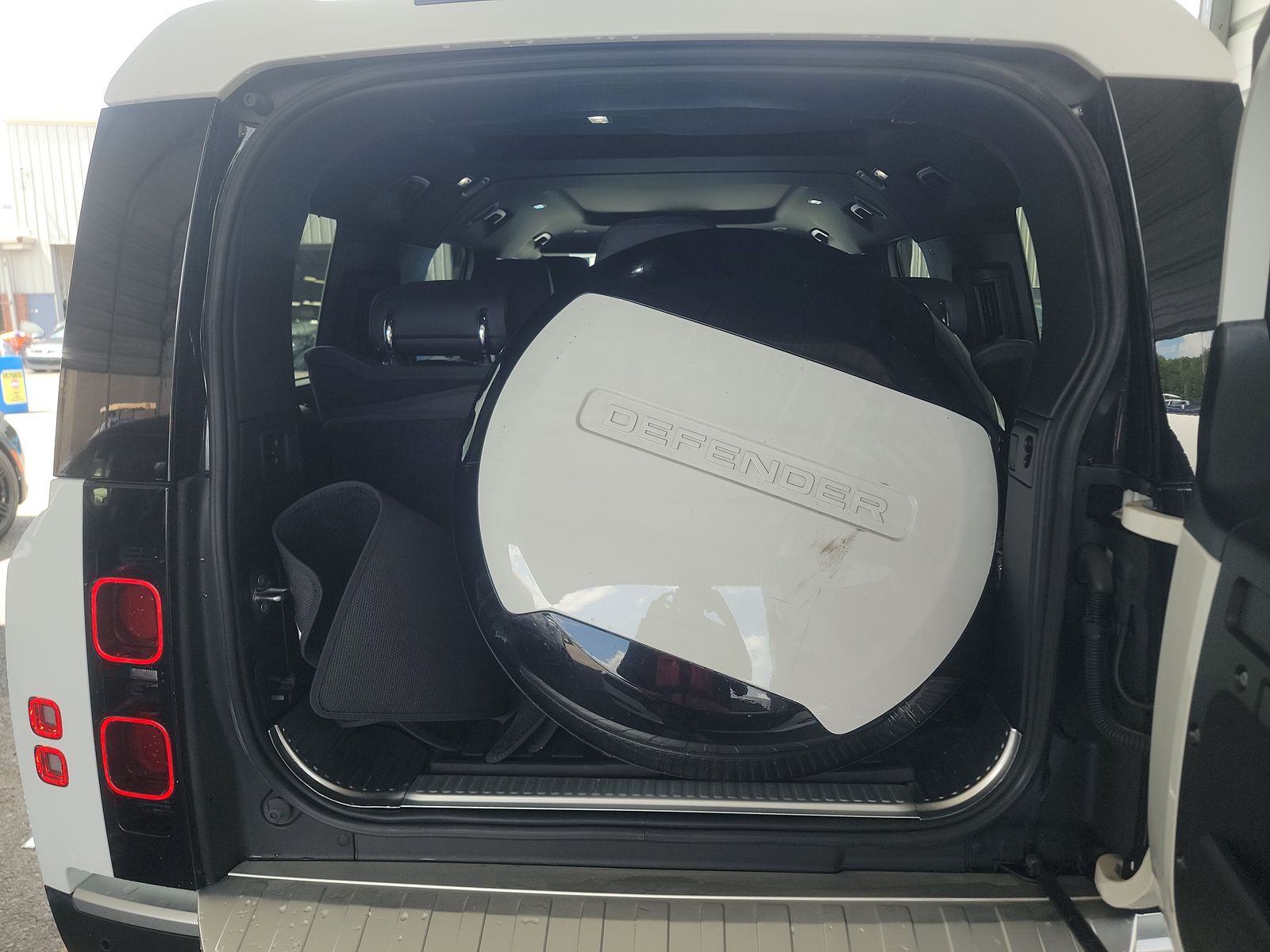 2023 Land Rover Defender 130 SE AWD