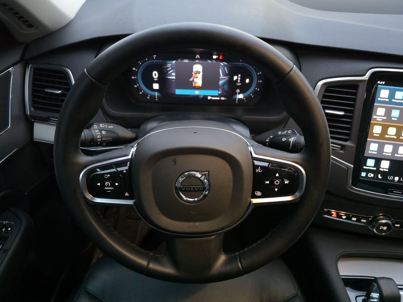 2025 Volvo XC90 B5 Core FWD
