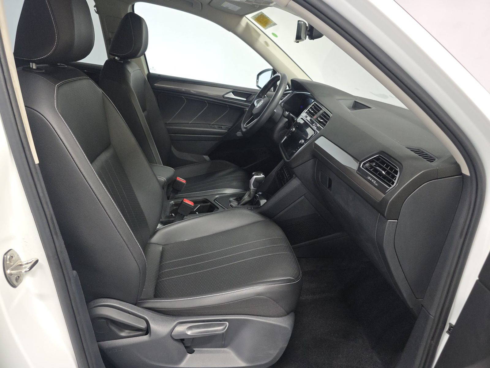 2023 Volkswagen Tiguan 2.0T SE FWD