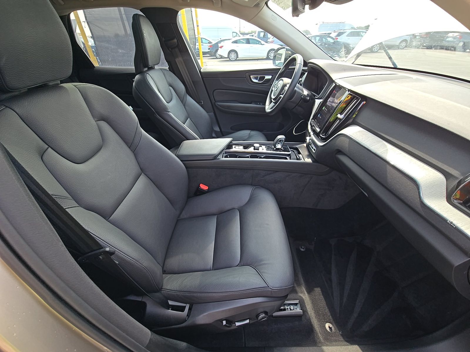 2025 Volvo XC60 B5 Plus AWD
