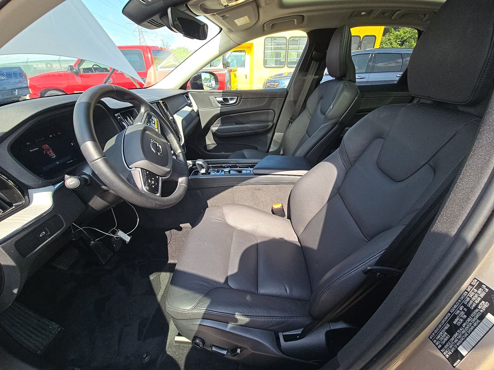 2025 Volvo XC60 B5 Plus AWD