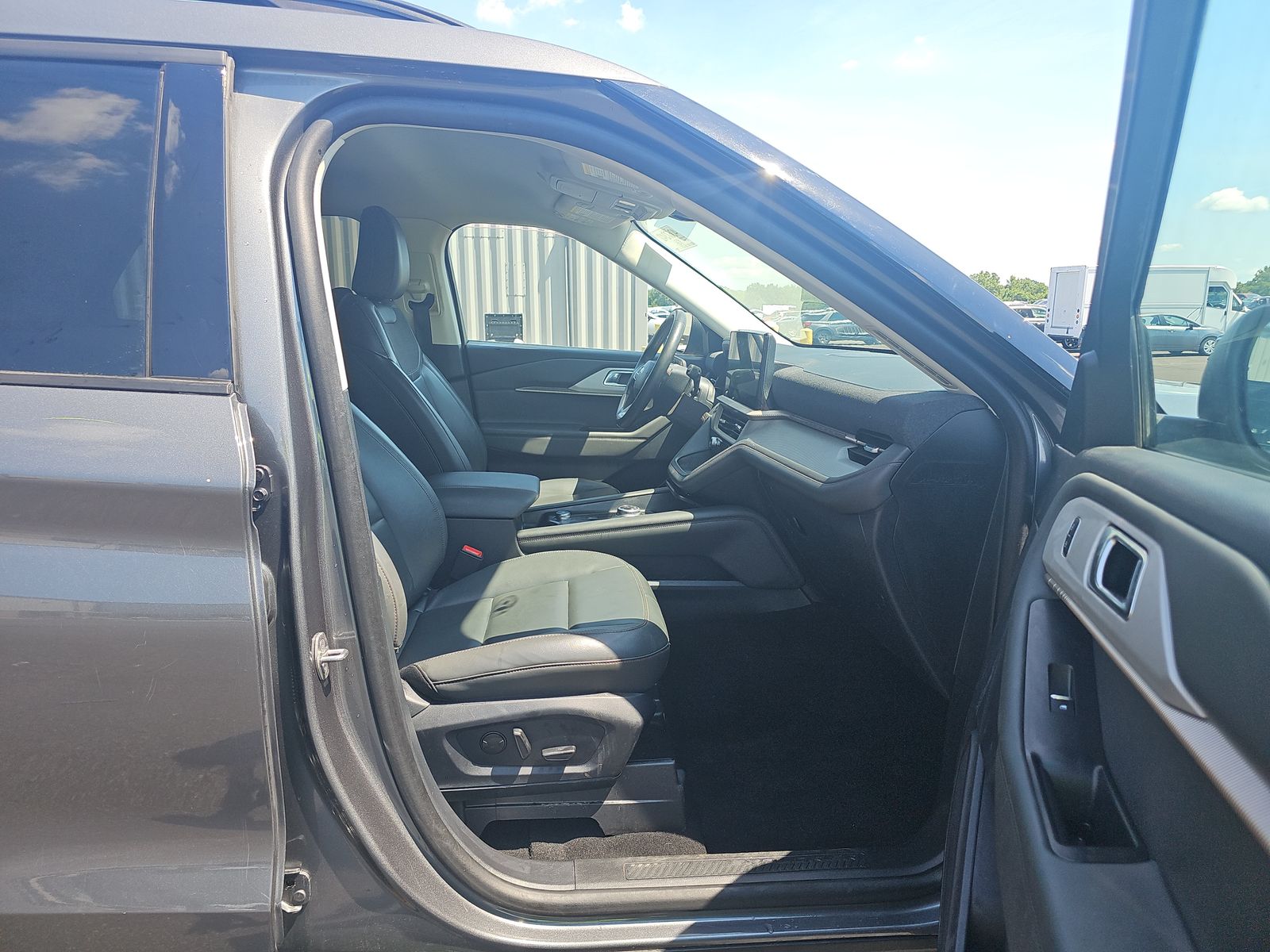 2025 Ford Explorer Active AWD