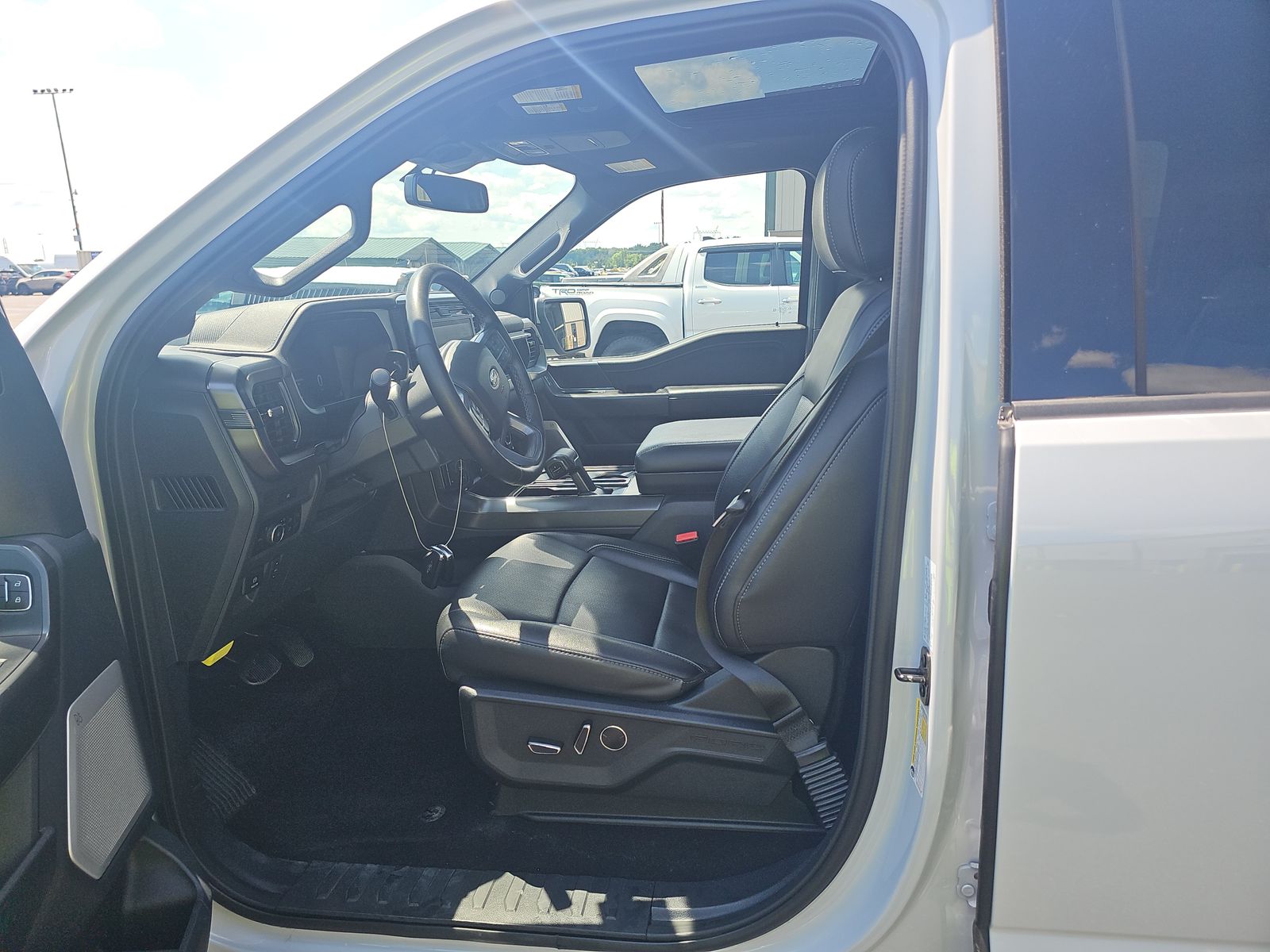 2025 Ford F-150 Lariat AWD
