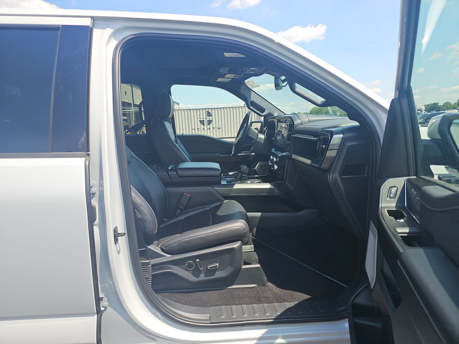2025 Ford F-150 Lariat AWD
