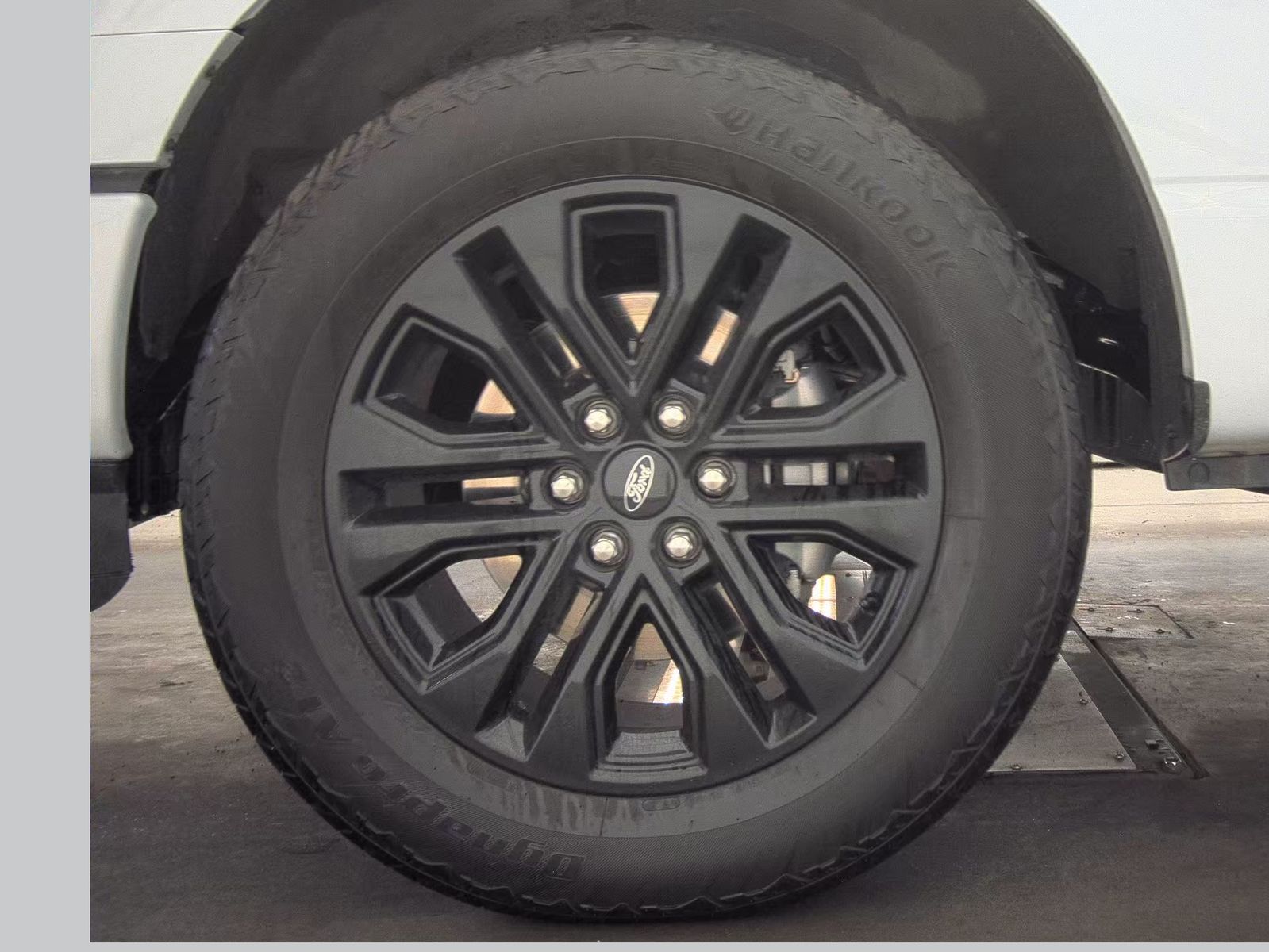 2025 Ford F-150 Lariat AWD